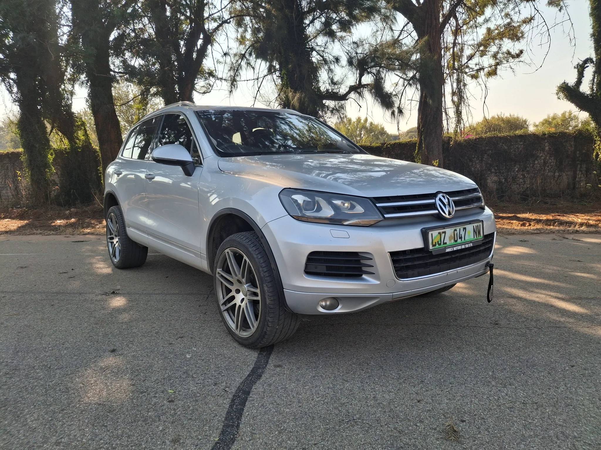 Volkswagen Touareg 2013 - front-right photo 2