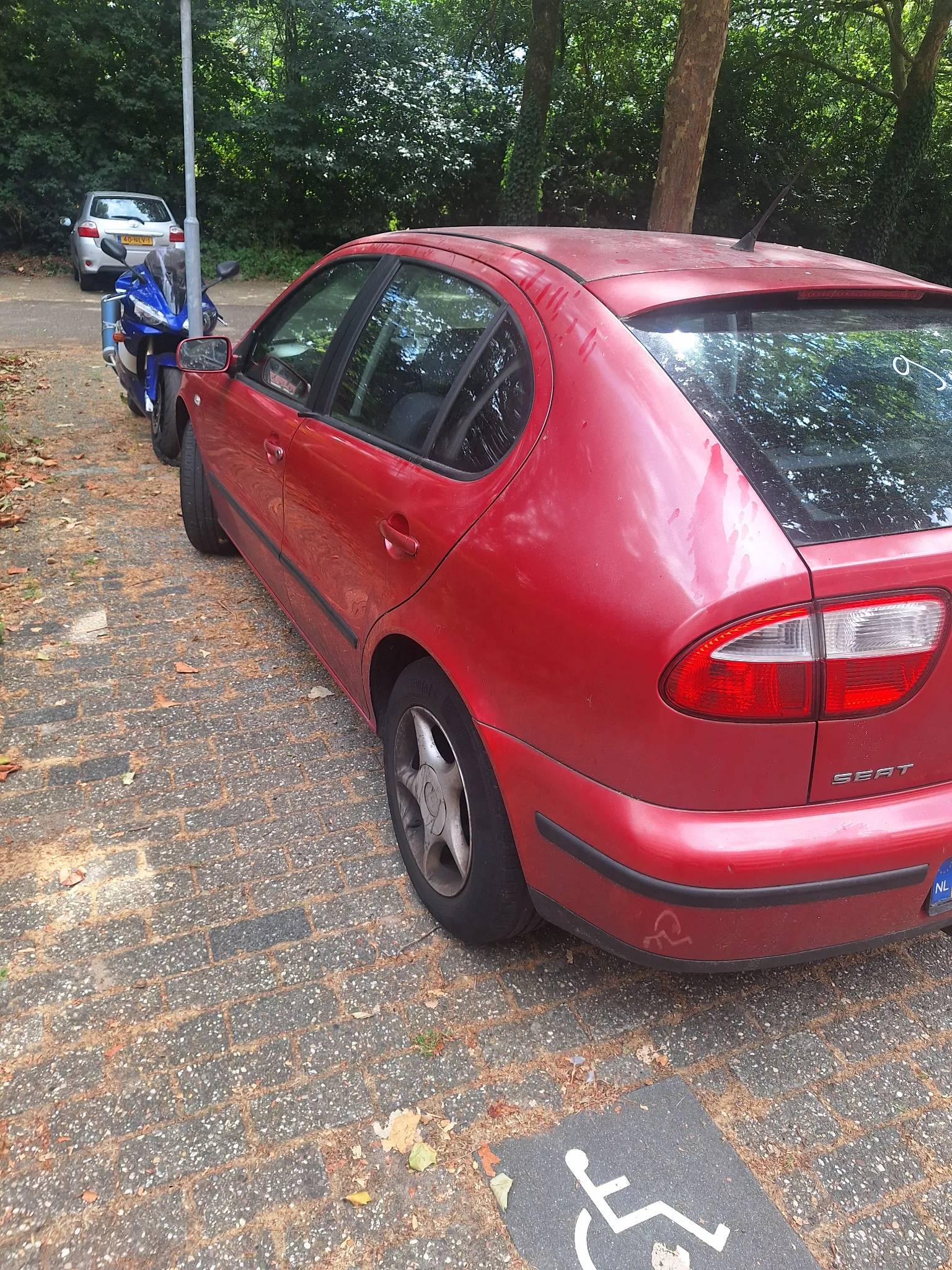 SEAT Leon 2001 - rear-right photo 2