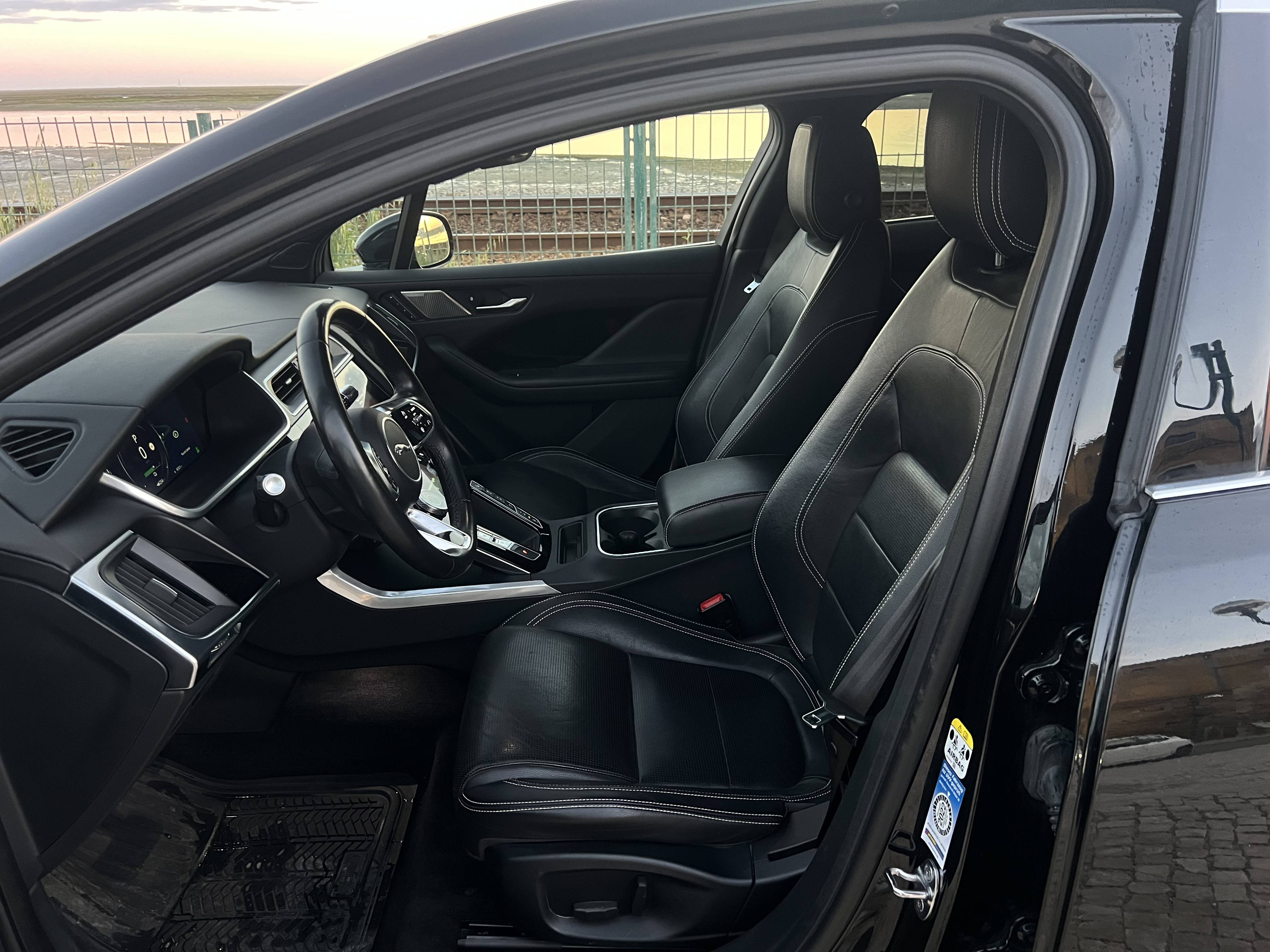 Jaguar I-Pace 2019 - driver-seat photo 3