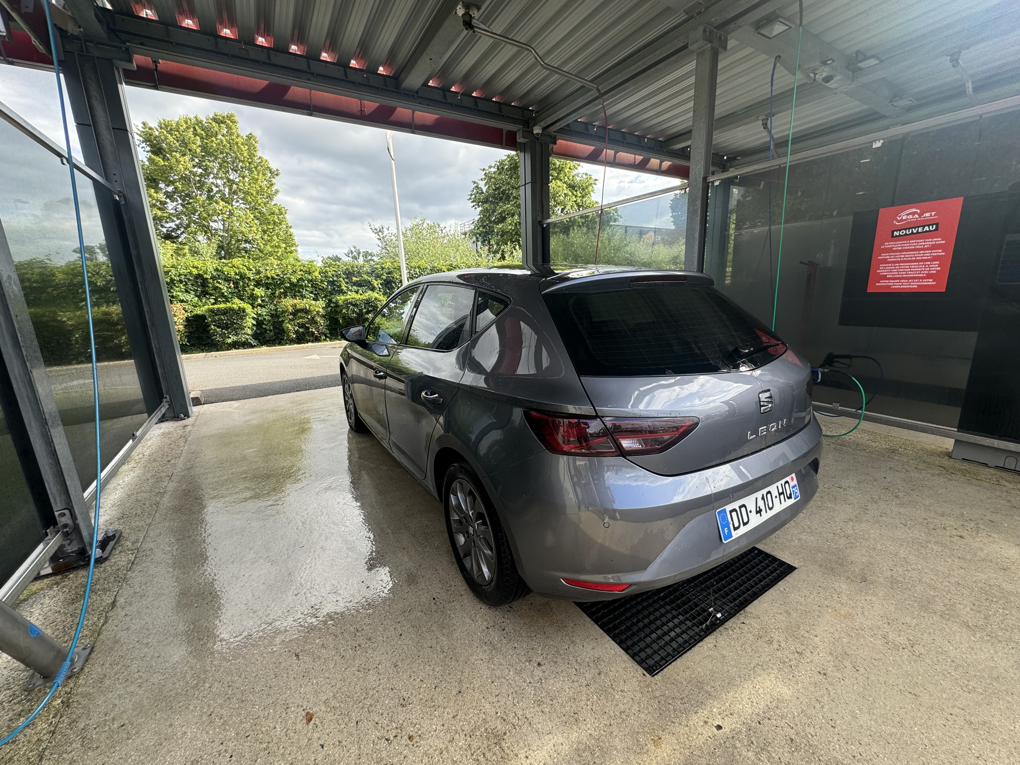 SEAT Leon 2014 - Rear Left Corner