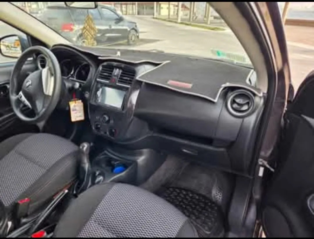 Nissan versa 2019 - dashboard photo 5