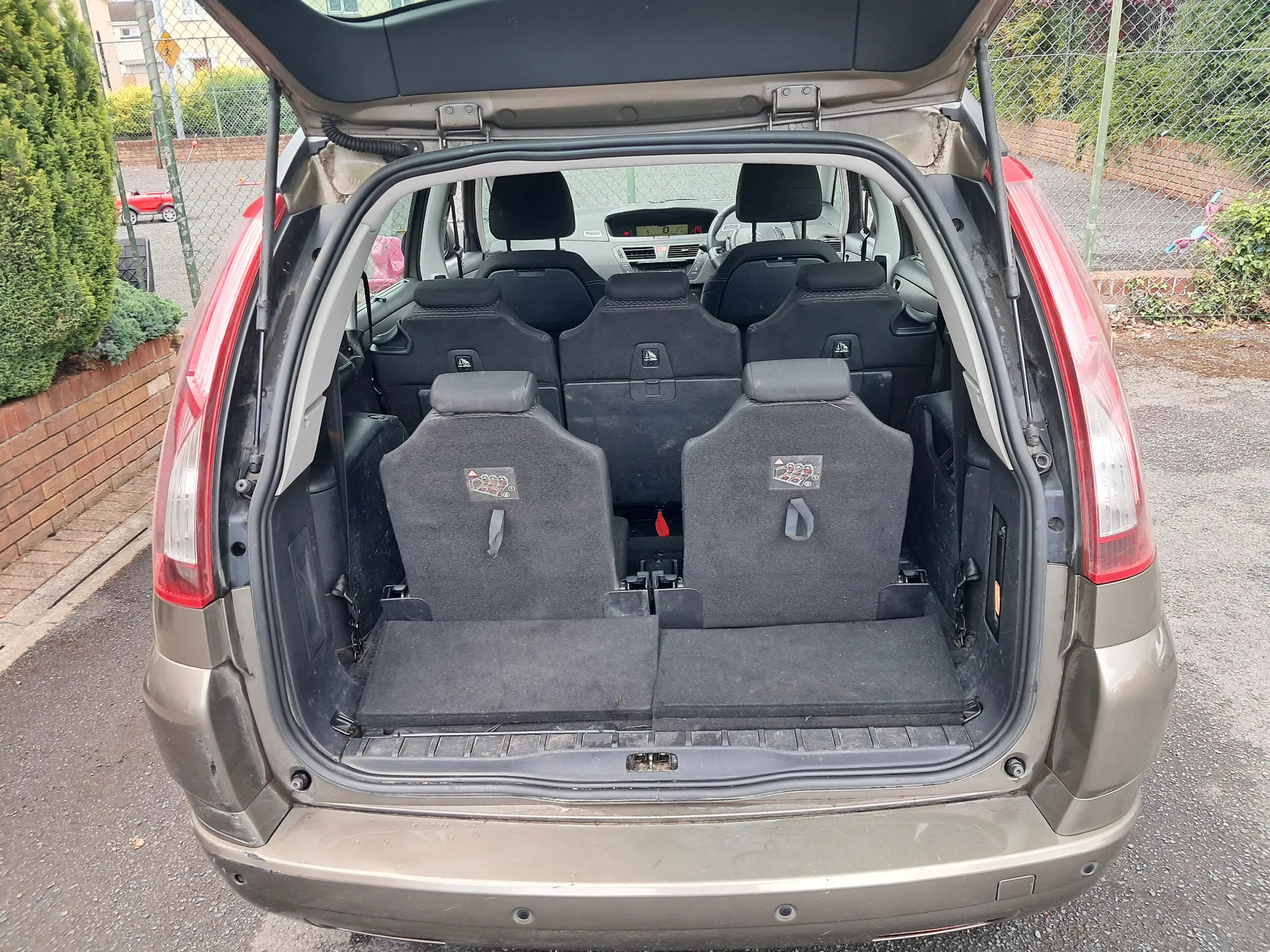 Citroën Grand C4 Picasso 2012 - boot photo 4