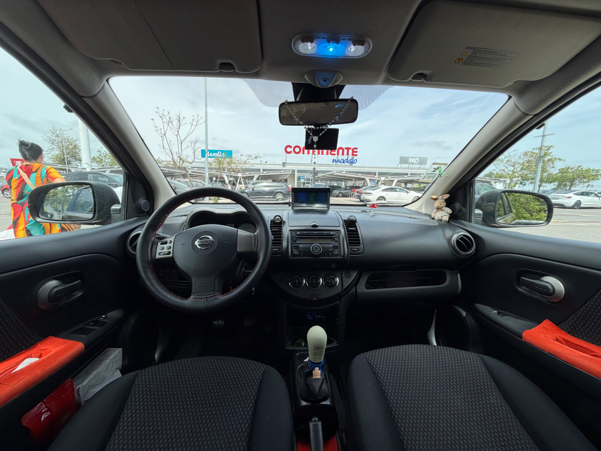 Nissan Note 2008 - driver-seat photo 8