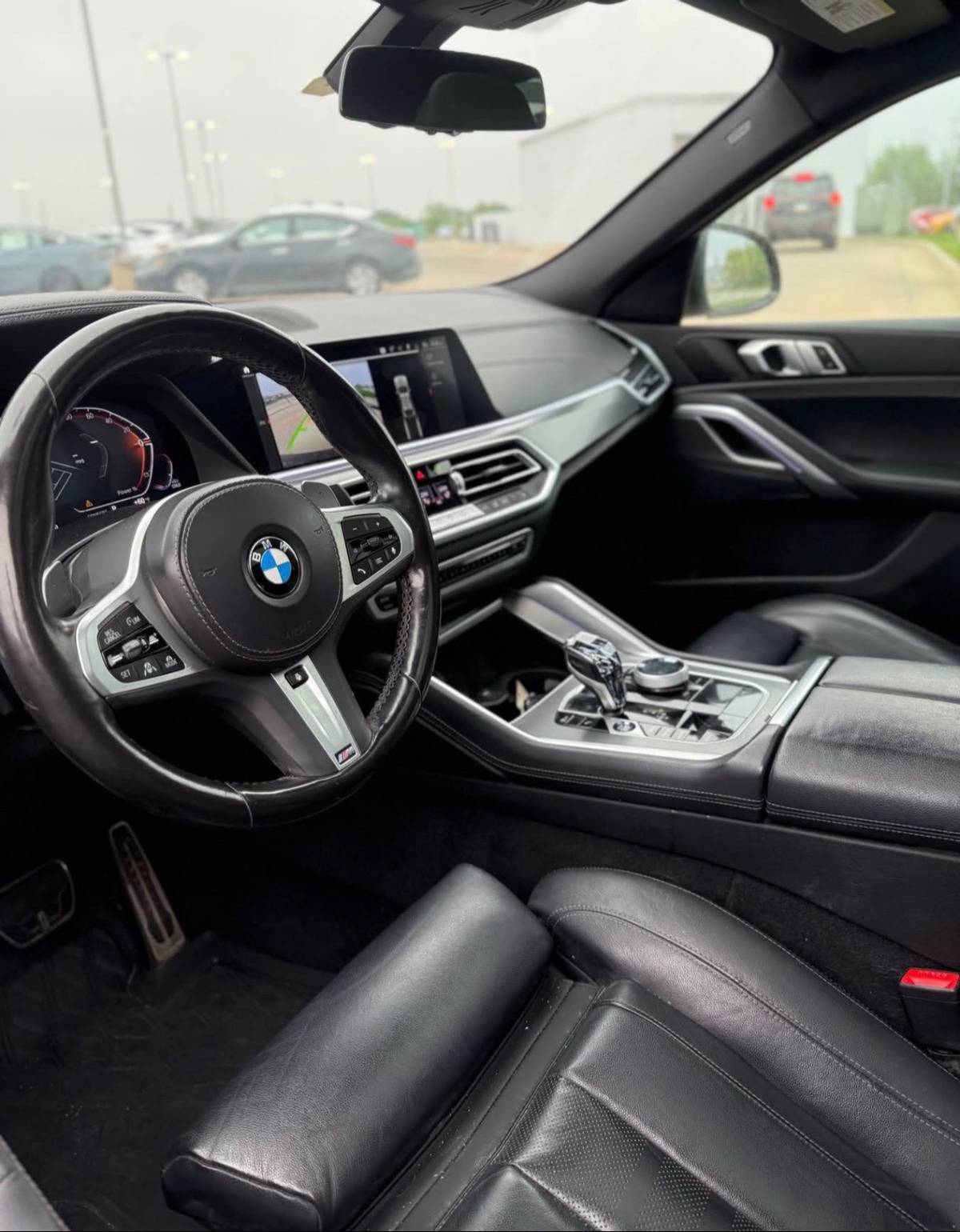 BMW X6 2022 - driver-seat photo 4
