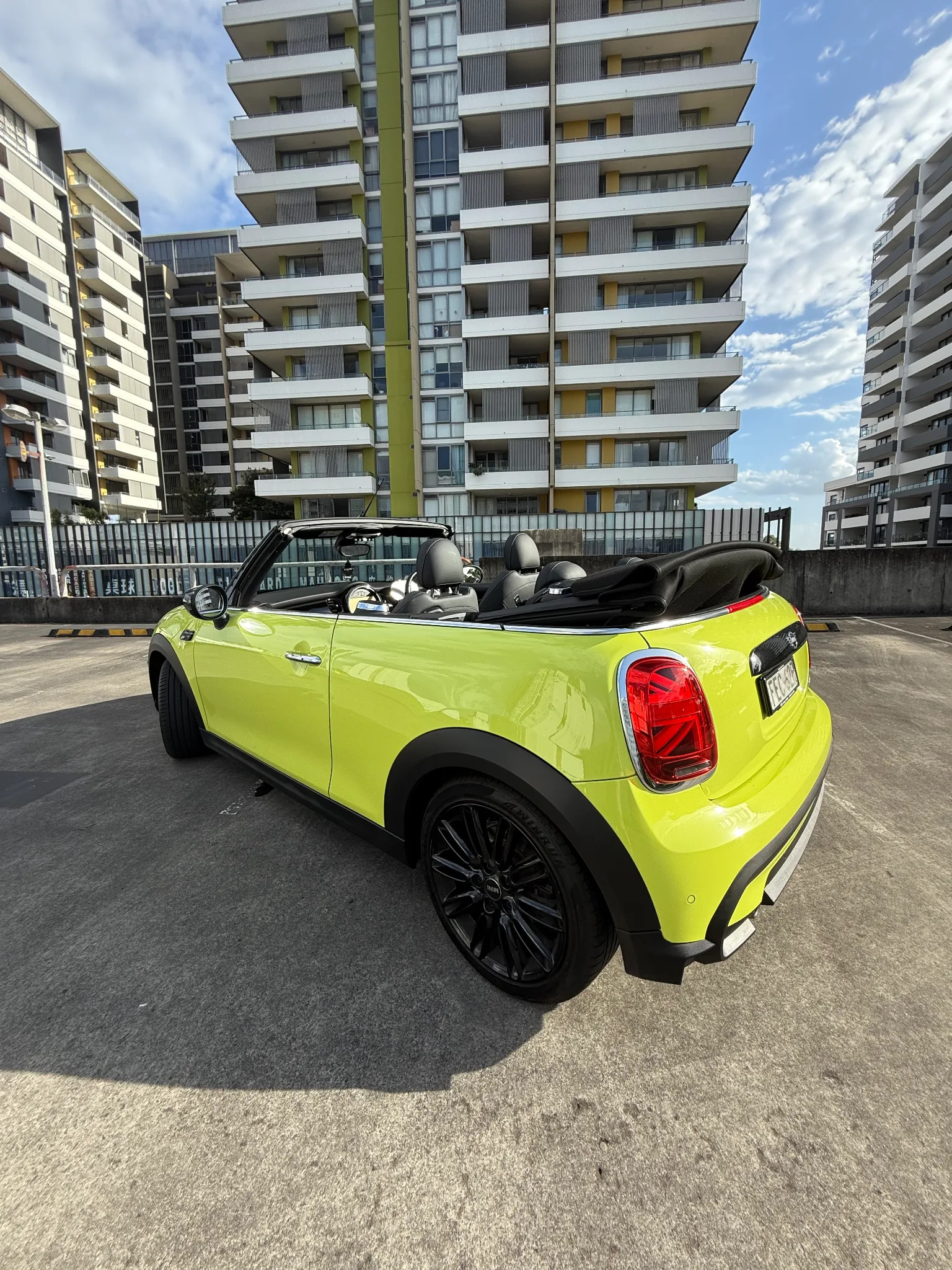 MINI Convertible 2023 - rear-left photo 3