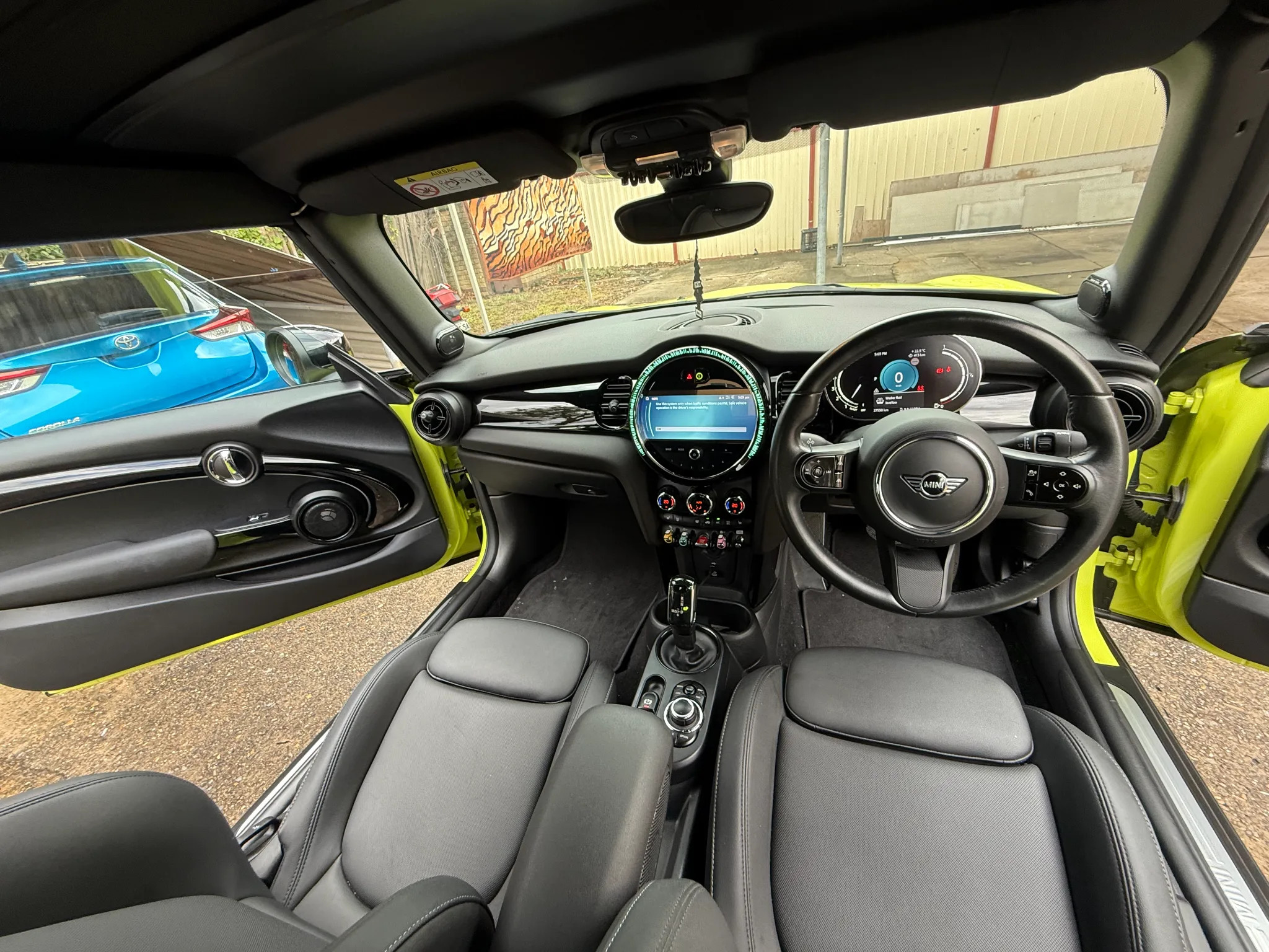 MINI Convertible 2023 - driver-seat photo 4