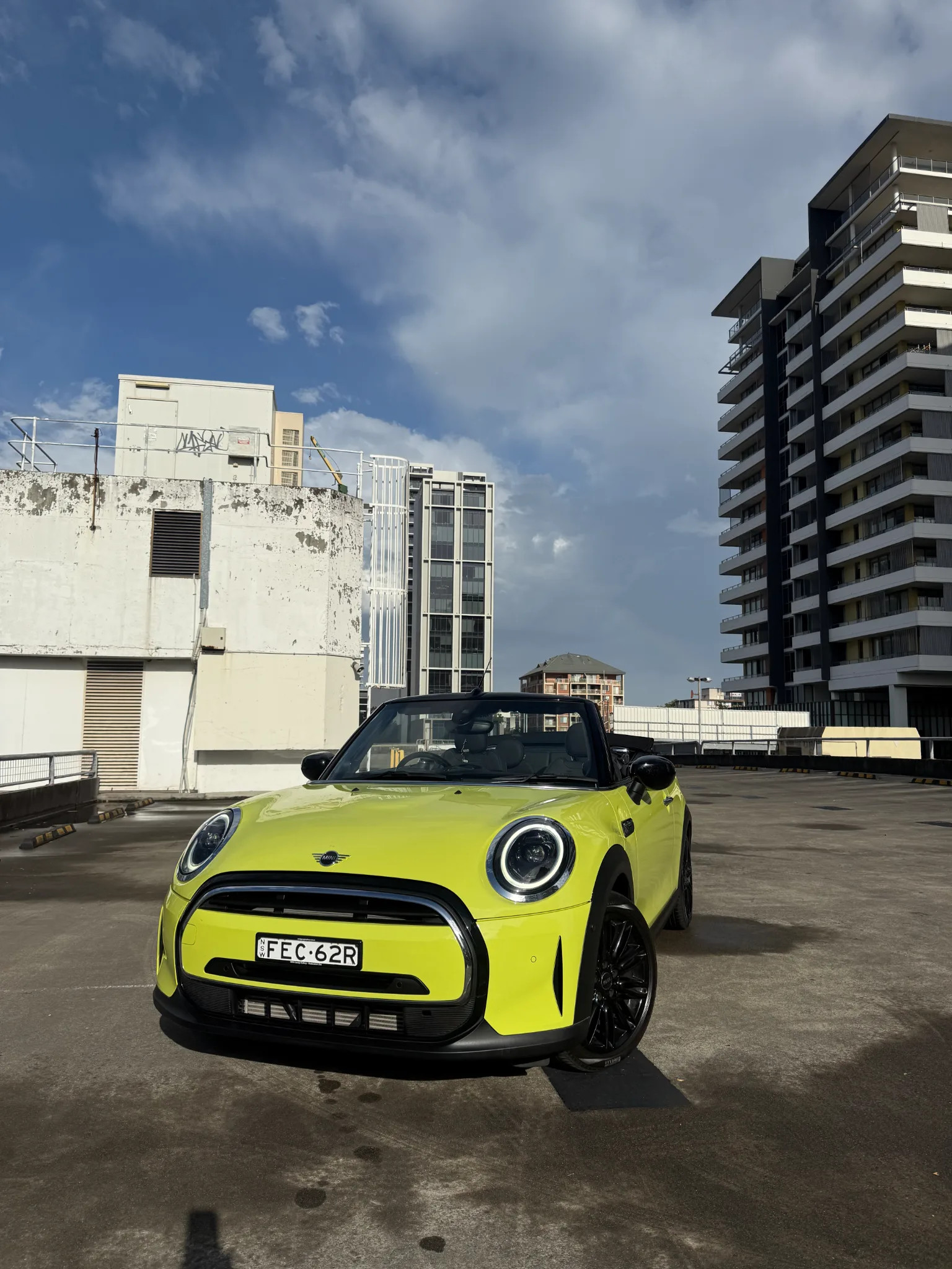 MINI Convertible 2023 - front-left photo 1