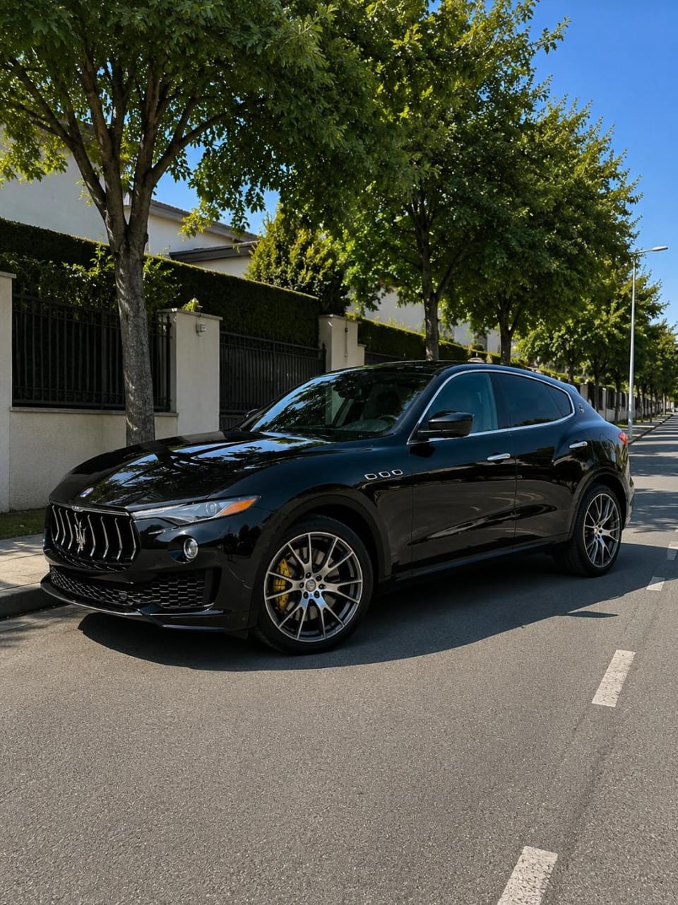 Maserati Levante 2017 - front-right photo 1