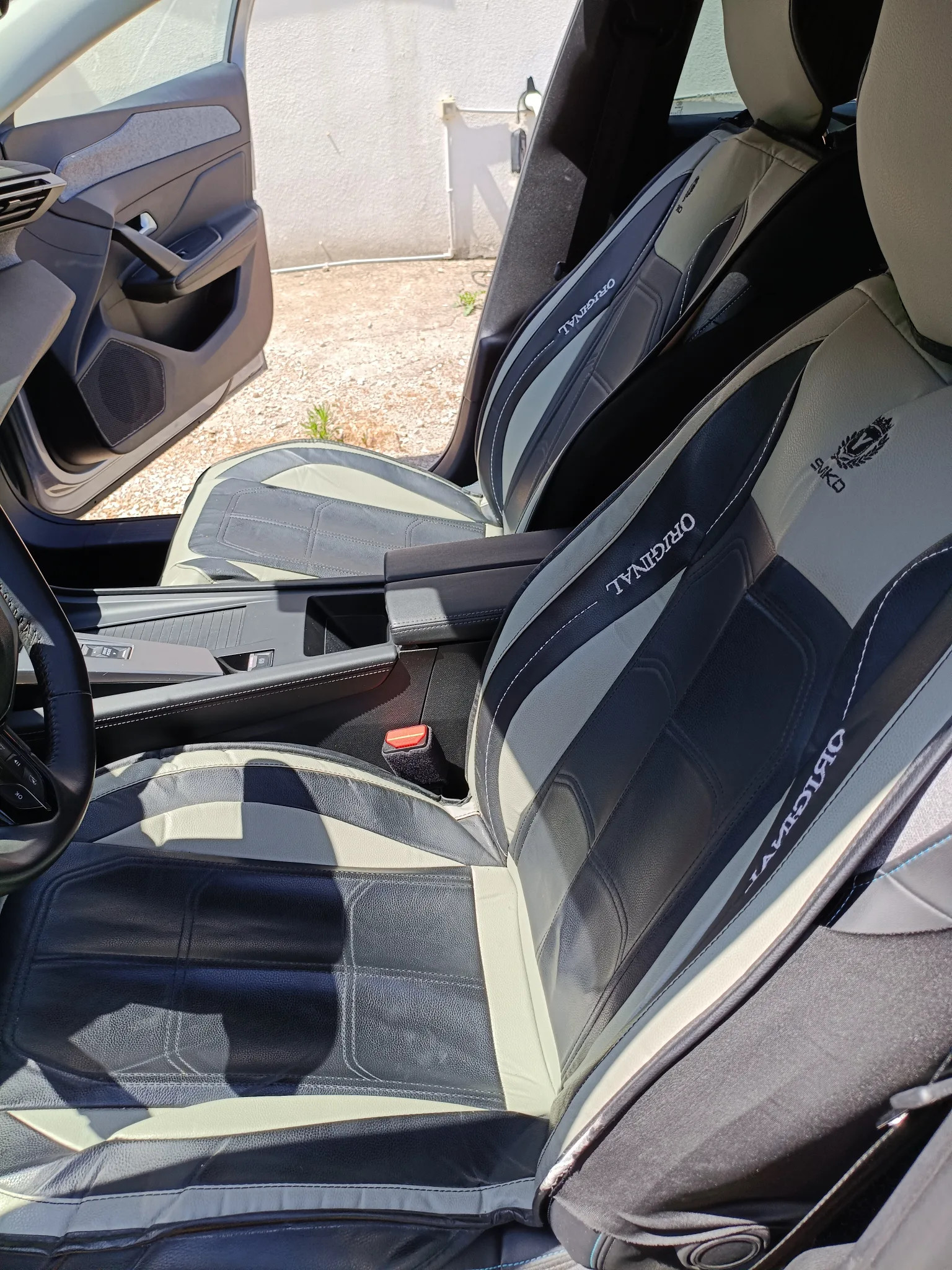 Peugeot 308 2022 - front-passenger photo 4