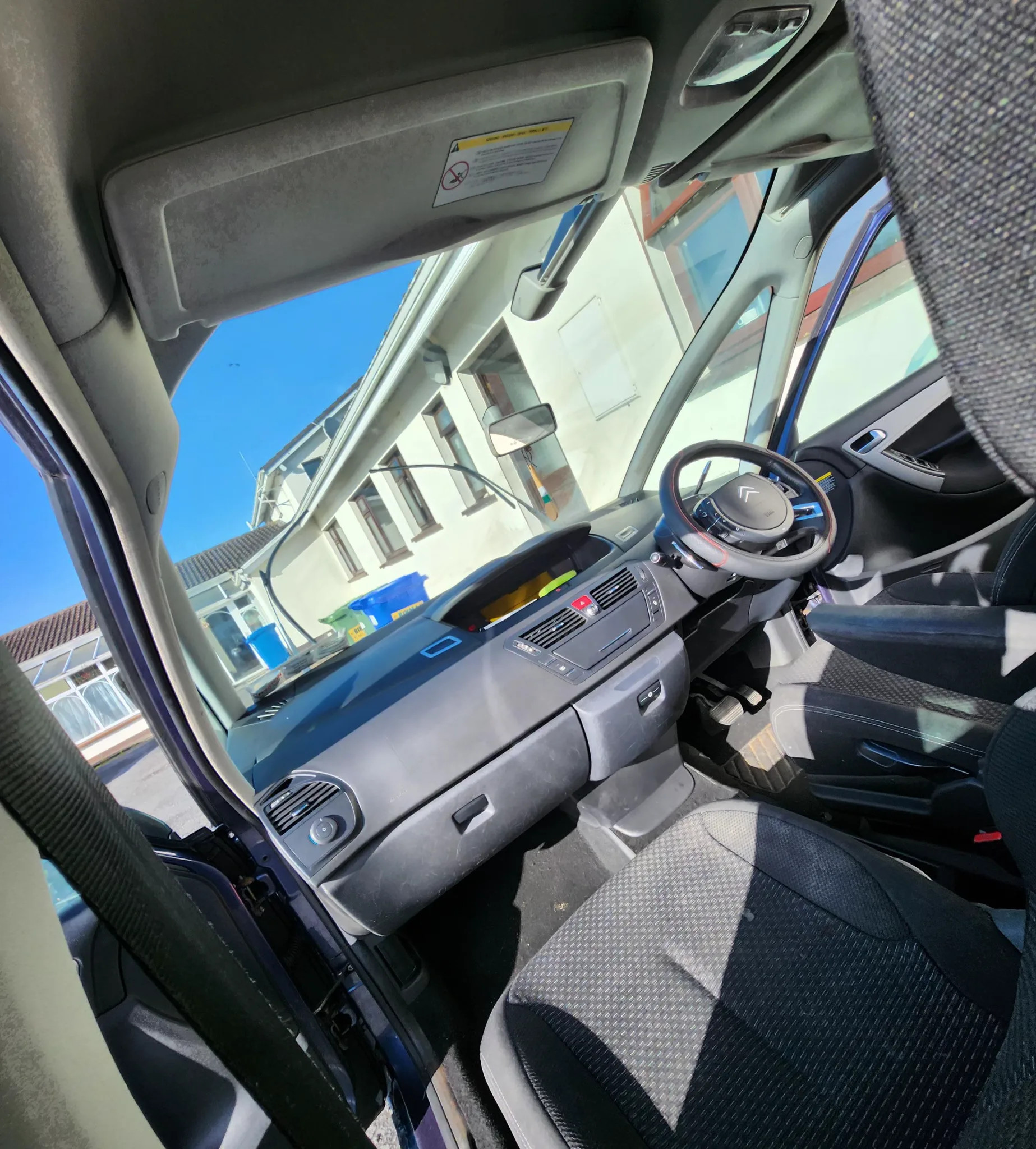 Citroën C4 Picasso 2010 - front-passenger photo 5