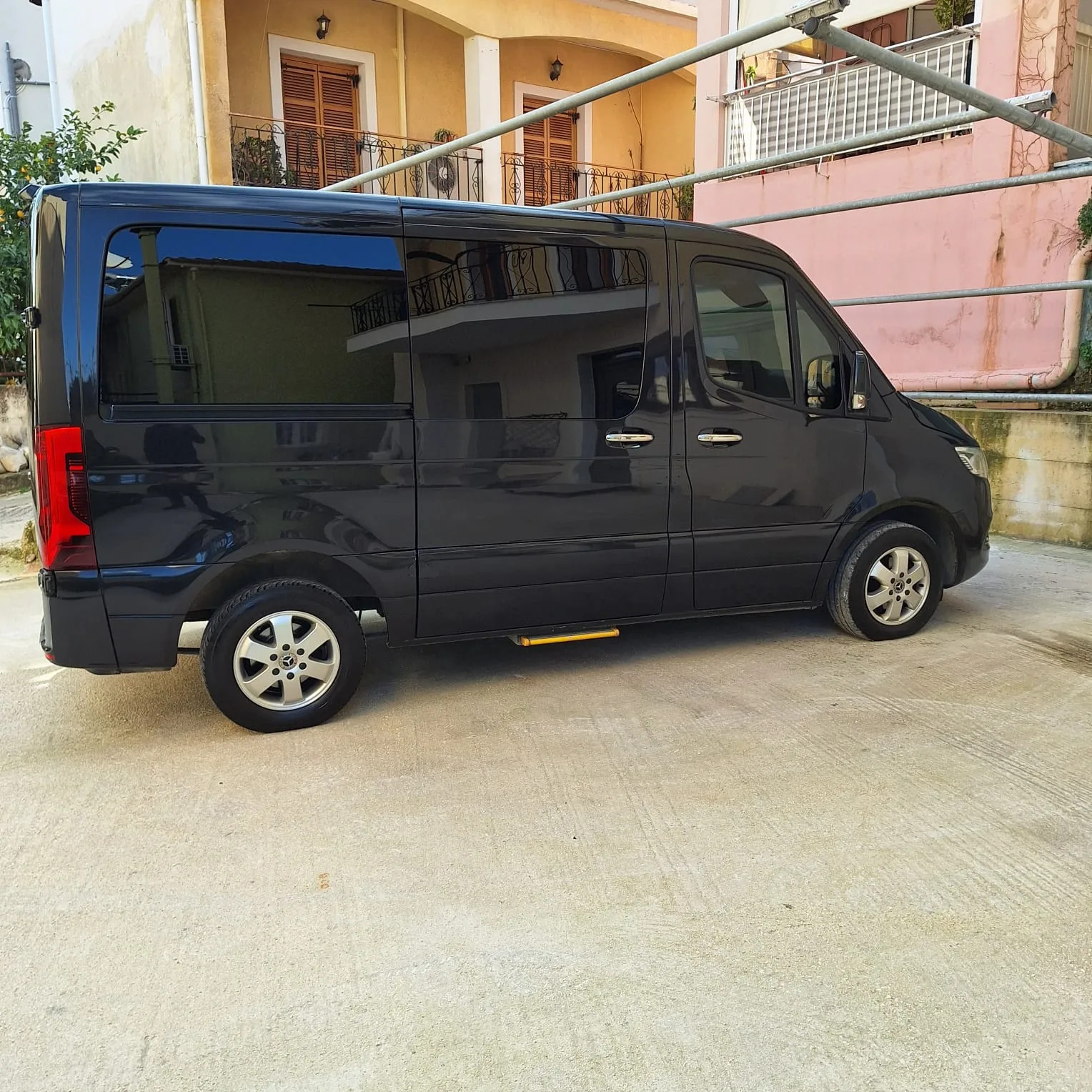 Mercedes-Benz Sprinter 2019 - right-side photo 2
