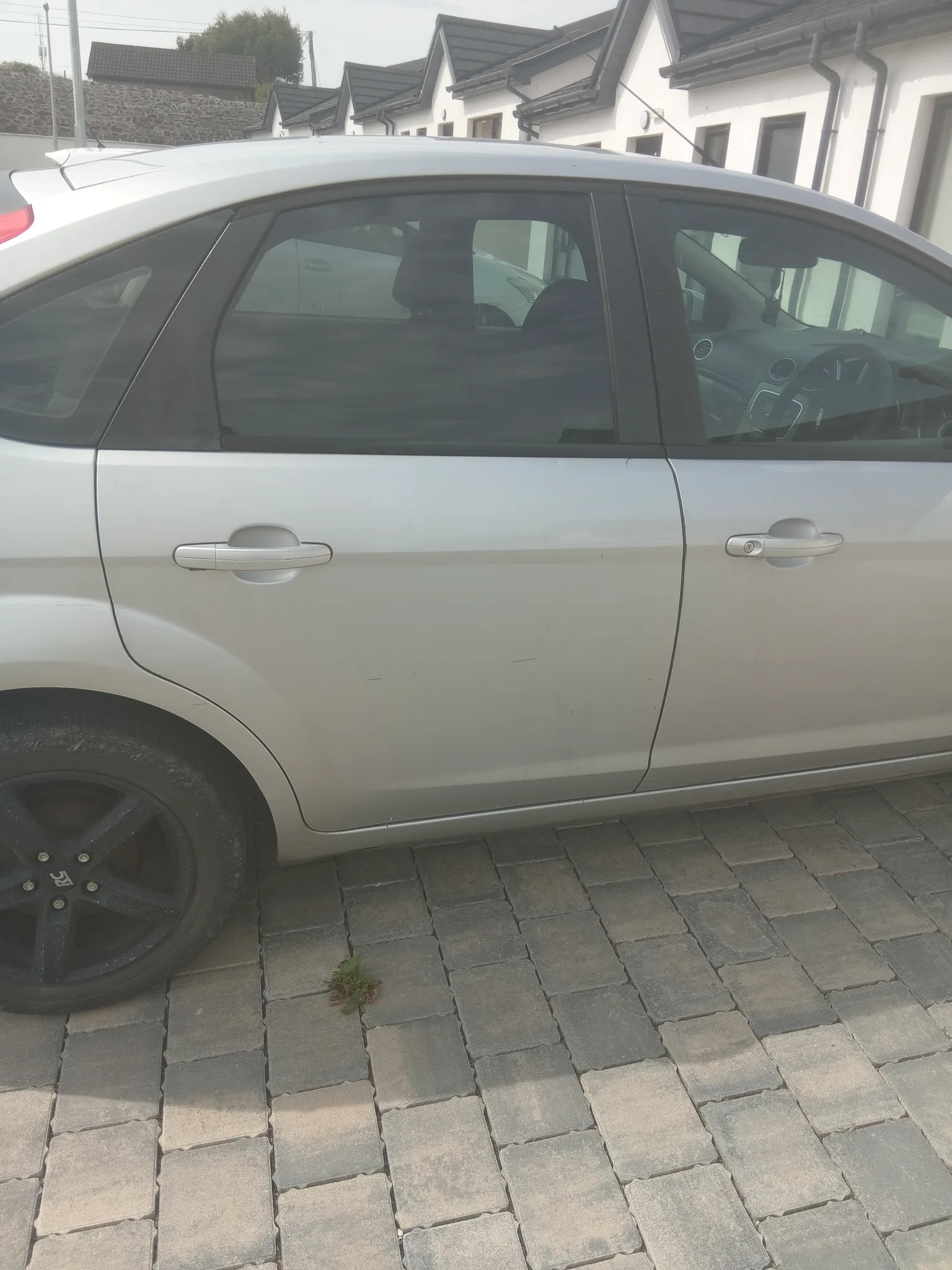 Ford Focus 2011 - right-side photo 2