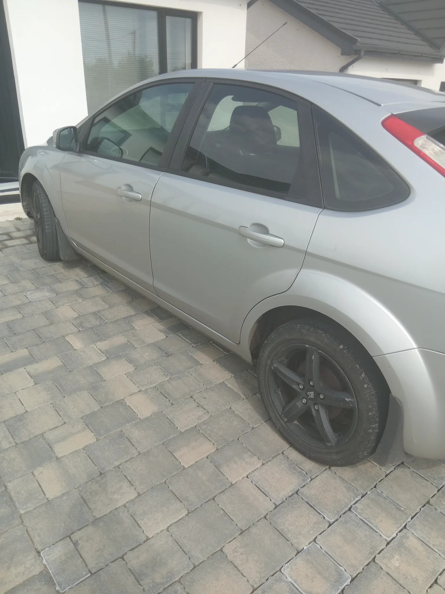 Ford Focus 2011 - rear-left photo 5
