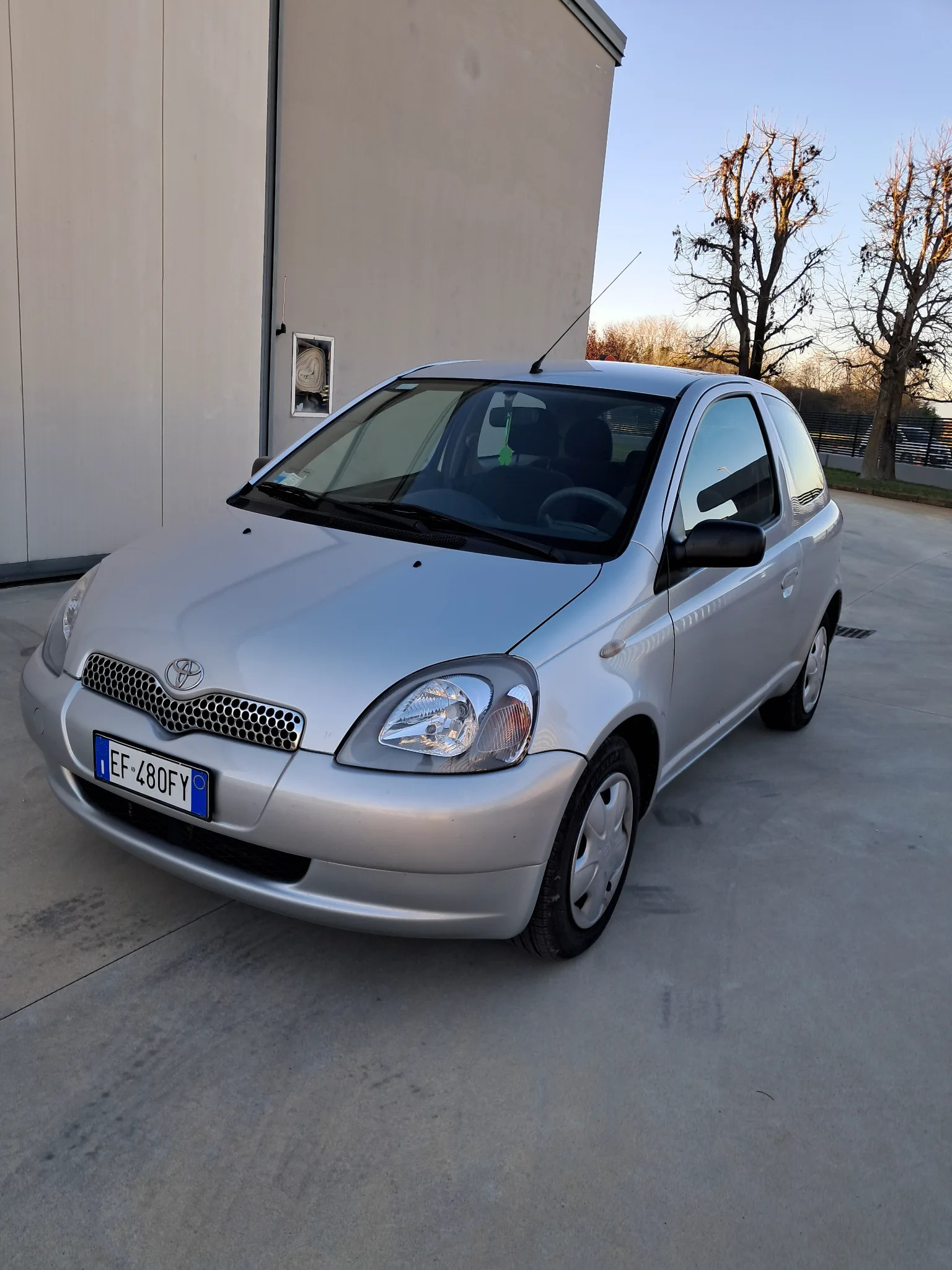 Toyota Yaris 2002 - front-left photo 1