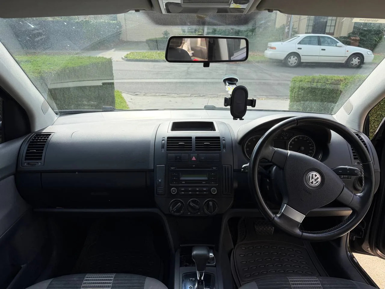 Volkswagen Polo 2009 - dashboard photo 5
