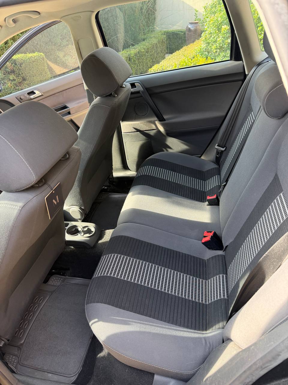 Volkswagen Polo 2009 - rear-seats photo 4