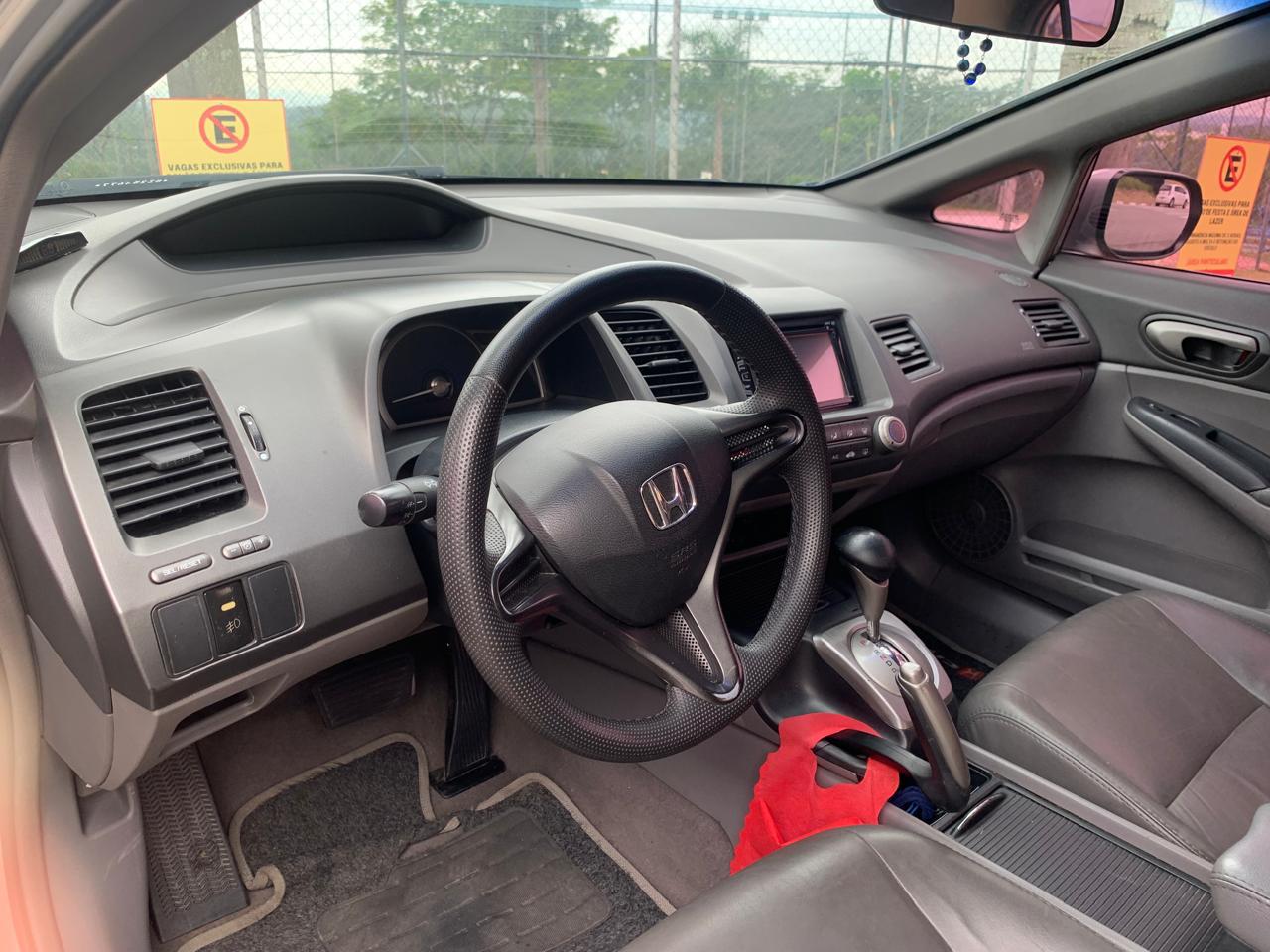 Honda Civic 2008 - driver-seat photo 4