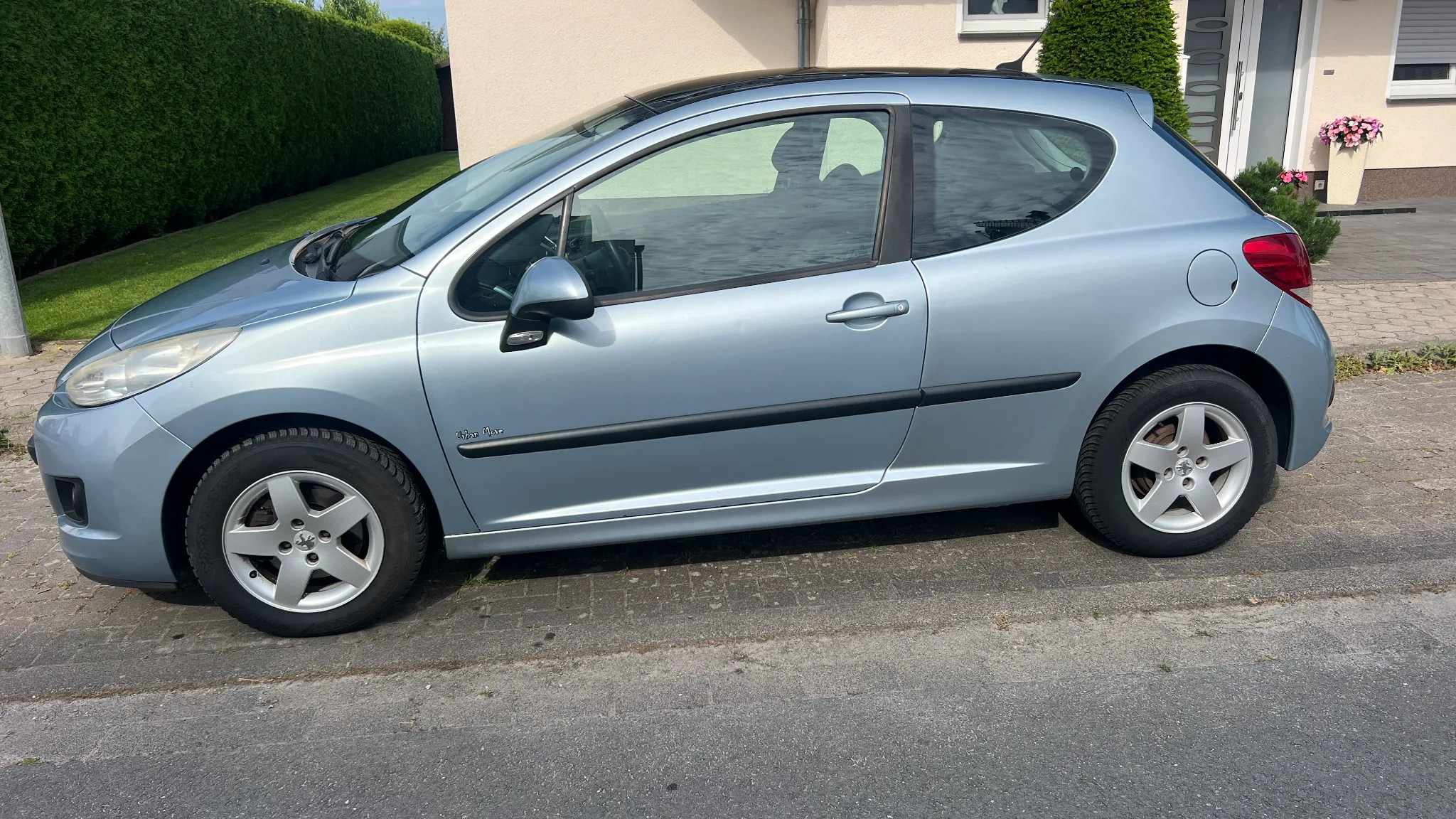 Peugeot 207 2009 - left-side photo 1