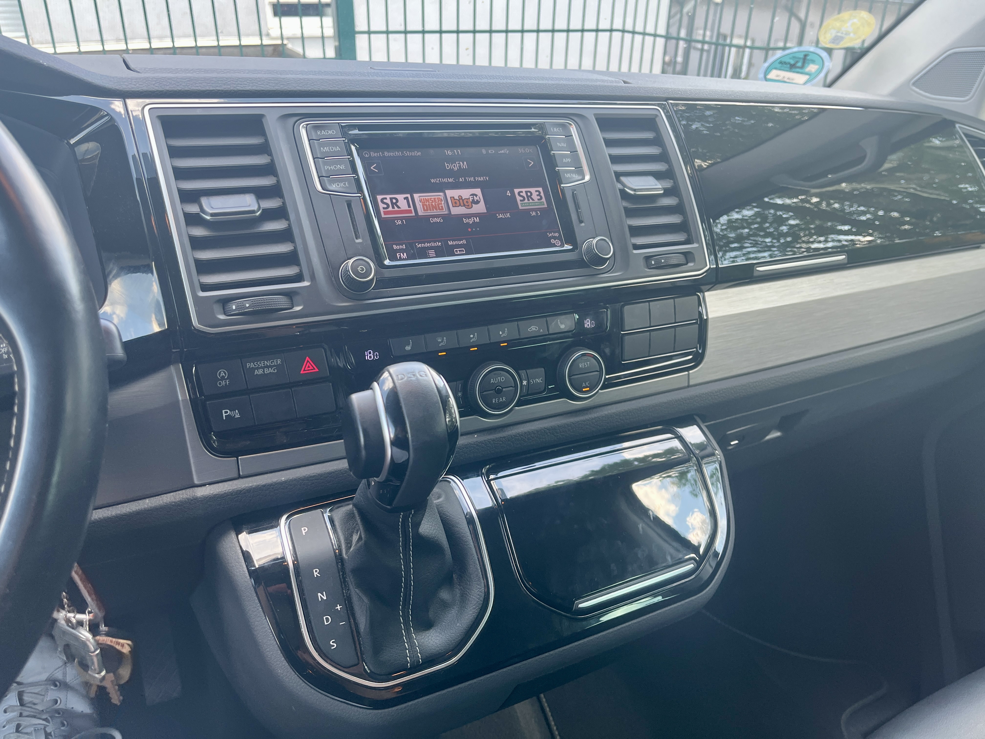 Volkswagen T6 Multivan Generation 6 2019 - dashboard photo 4