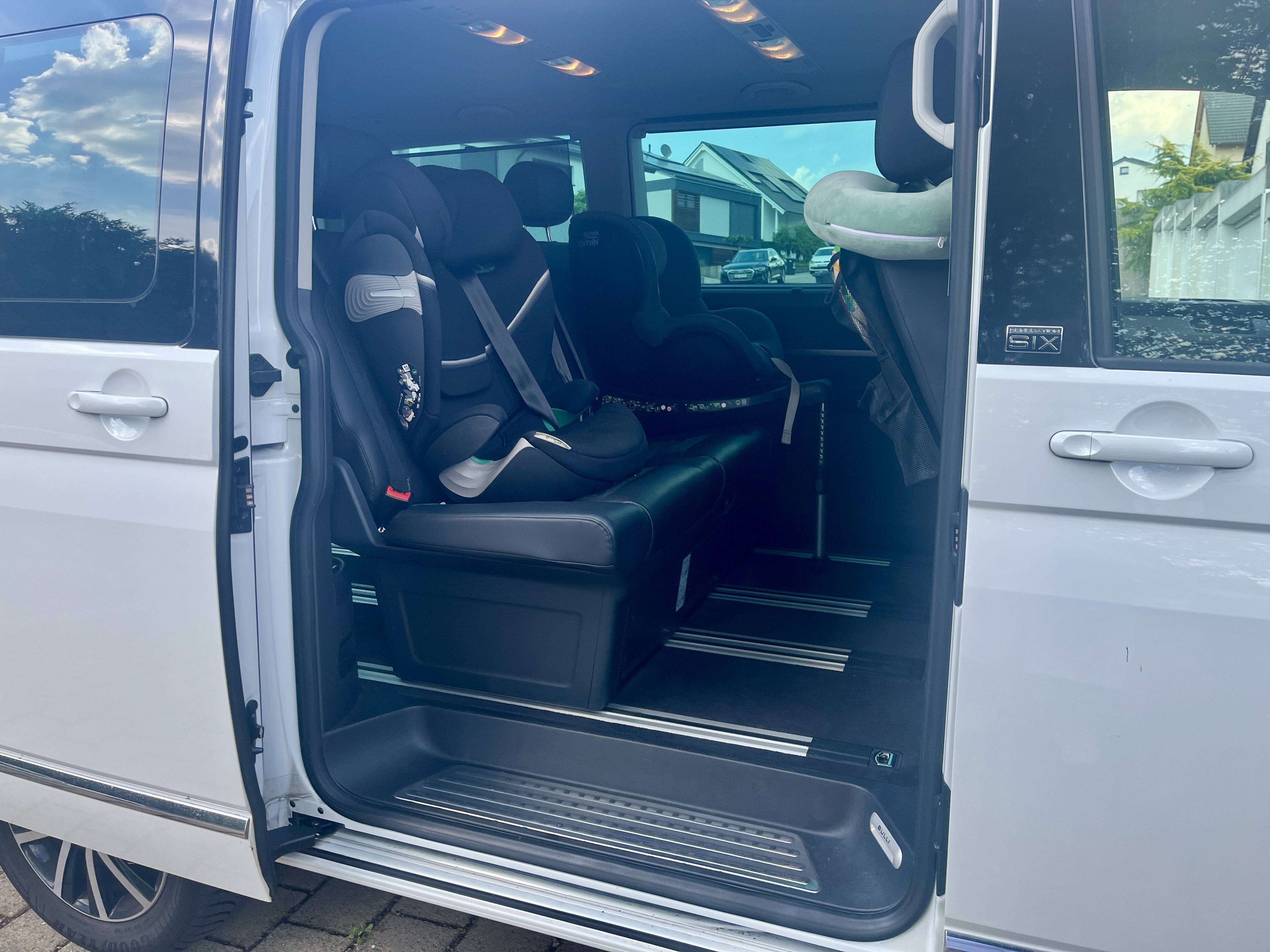 Volkswagen T6 Multivan Generation 6 2019 - rear-seats photo 3