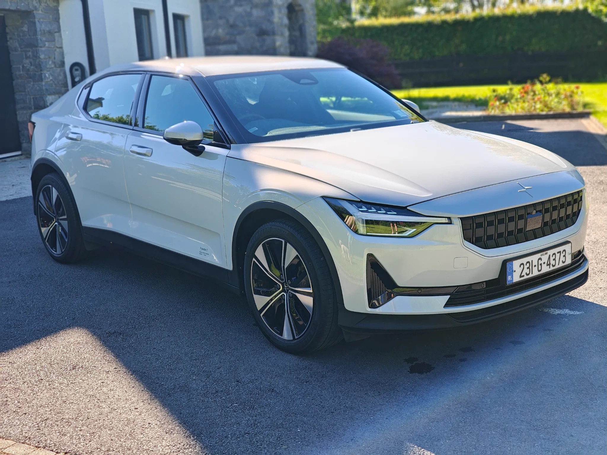 Polestar Polestar 2 2023 - front-right photo 2