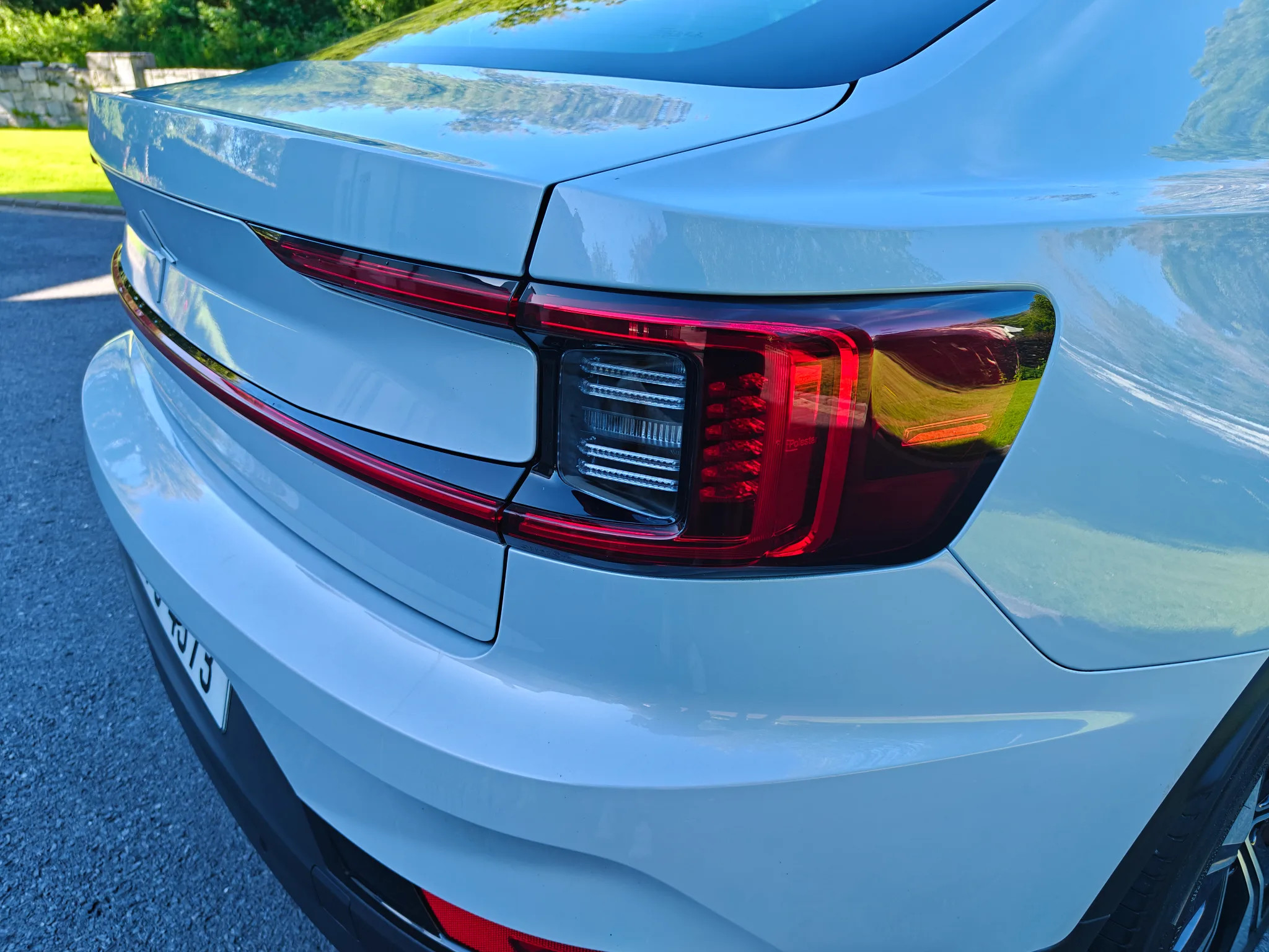 Polestar Polestar 2 2023 - rear-left photo 4