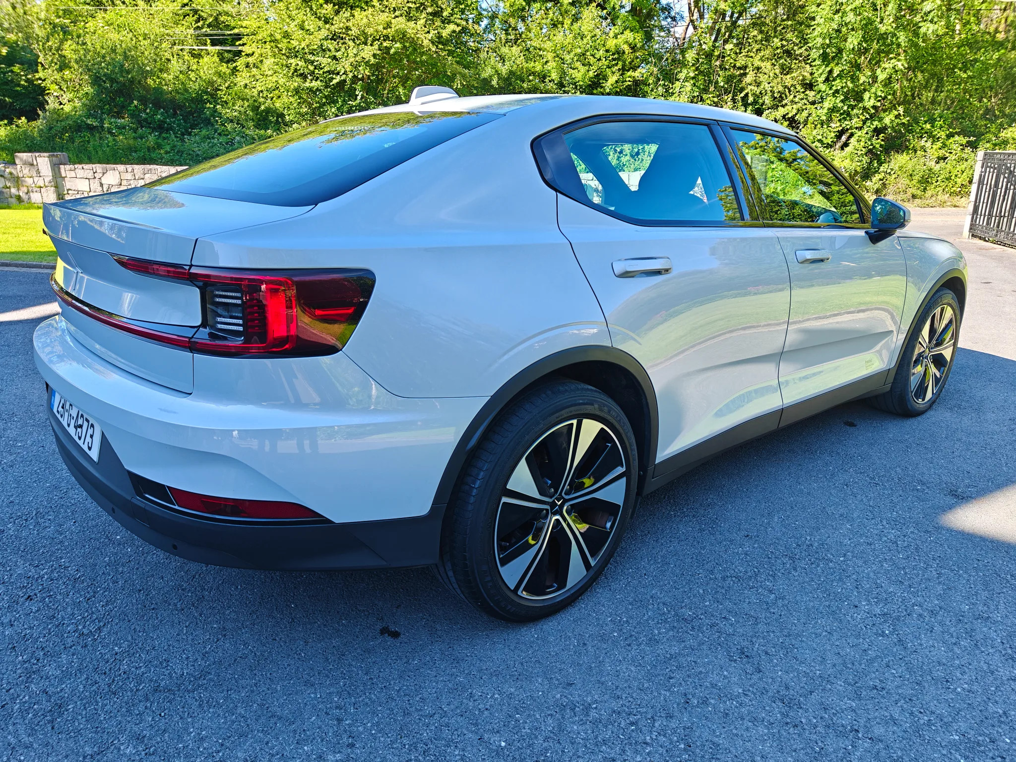 Polestar Polestar 2 2023 - rear-left photo 3