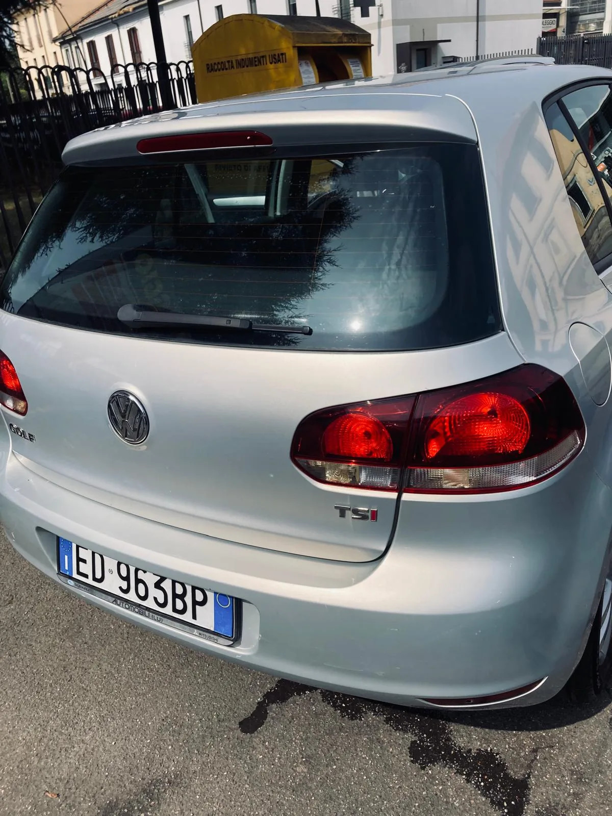 Volkswagen Golf 2010 - rear-left photo 2