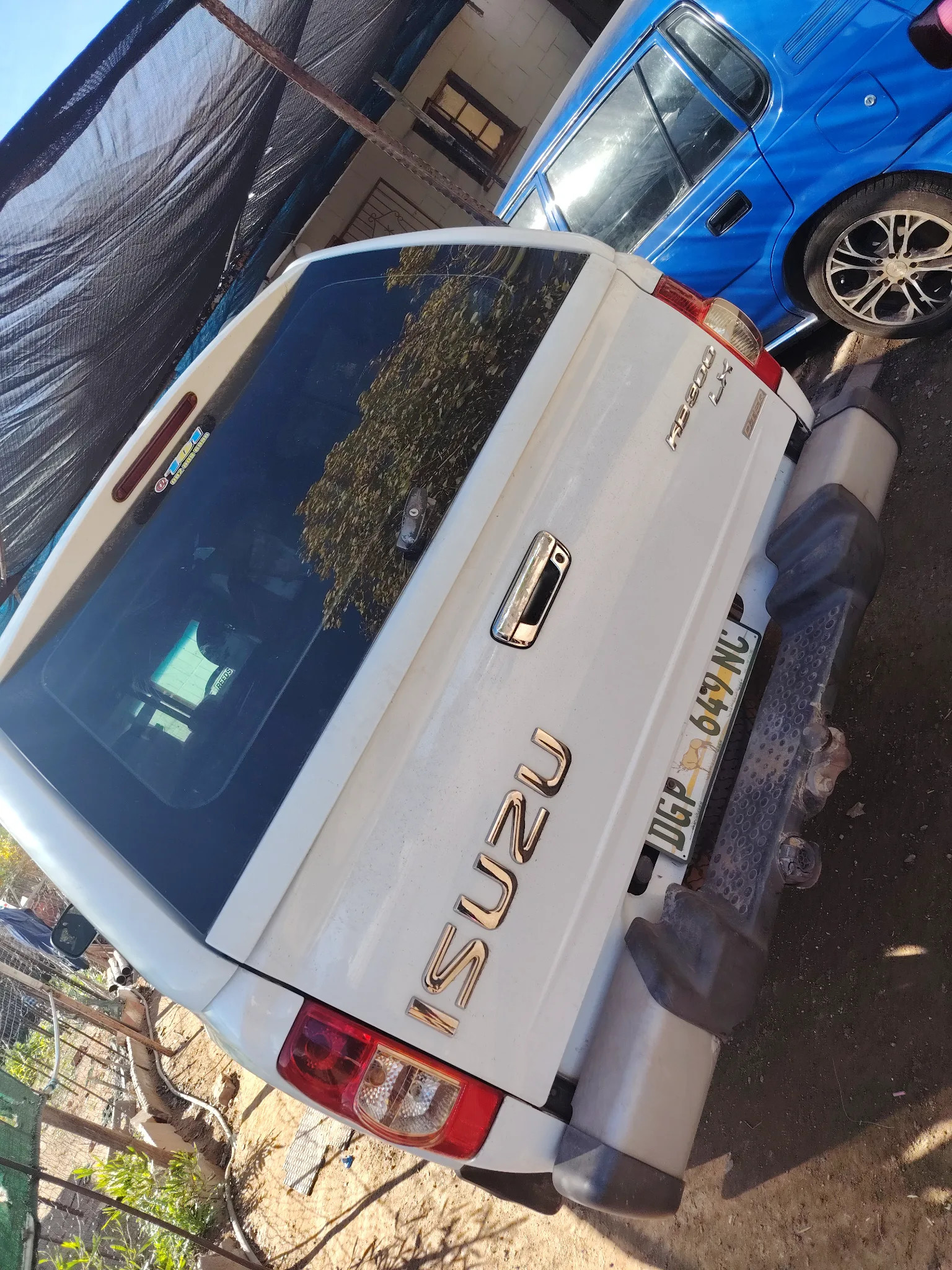 Isuzu D-TEQ 2009 - rear-left photo 3