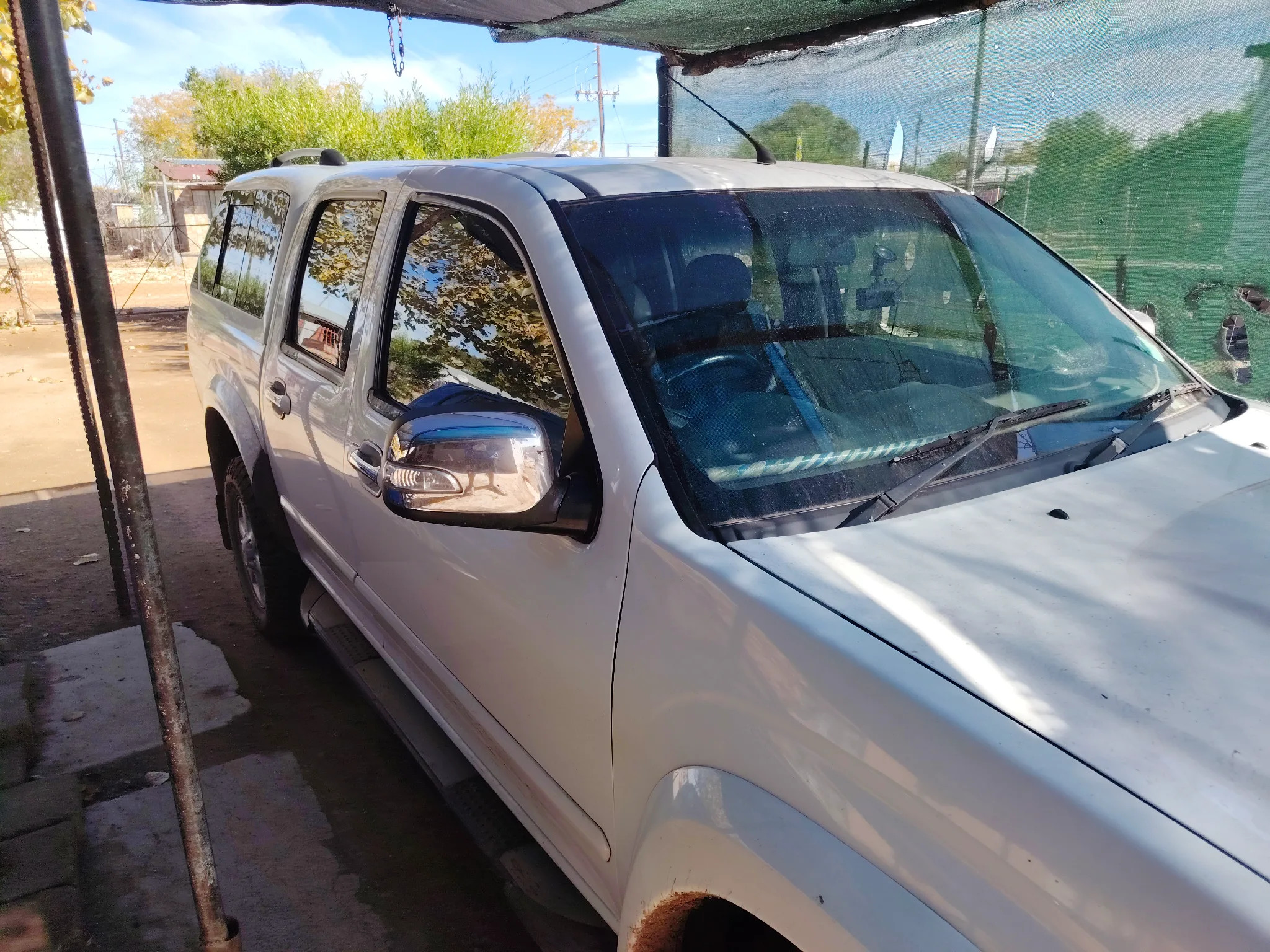 Isuzu D-TEQ 2009 - front-right photo 2