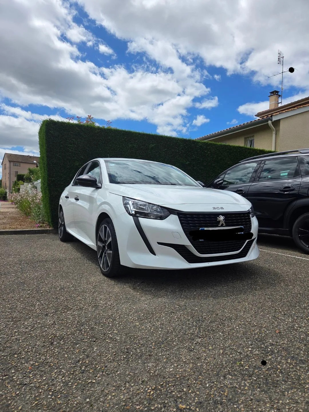 Peugeot 208 2022 - front-left photo 1