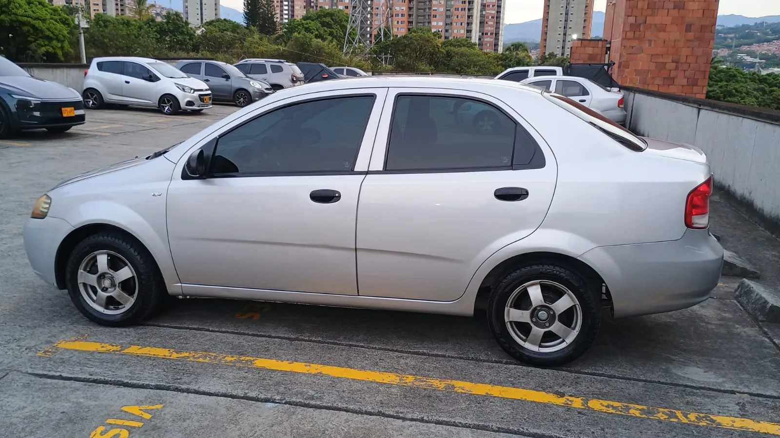 Chevrolet Aveo 2009 - left-side photo 1