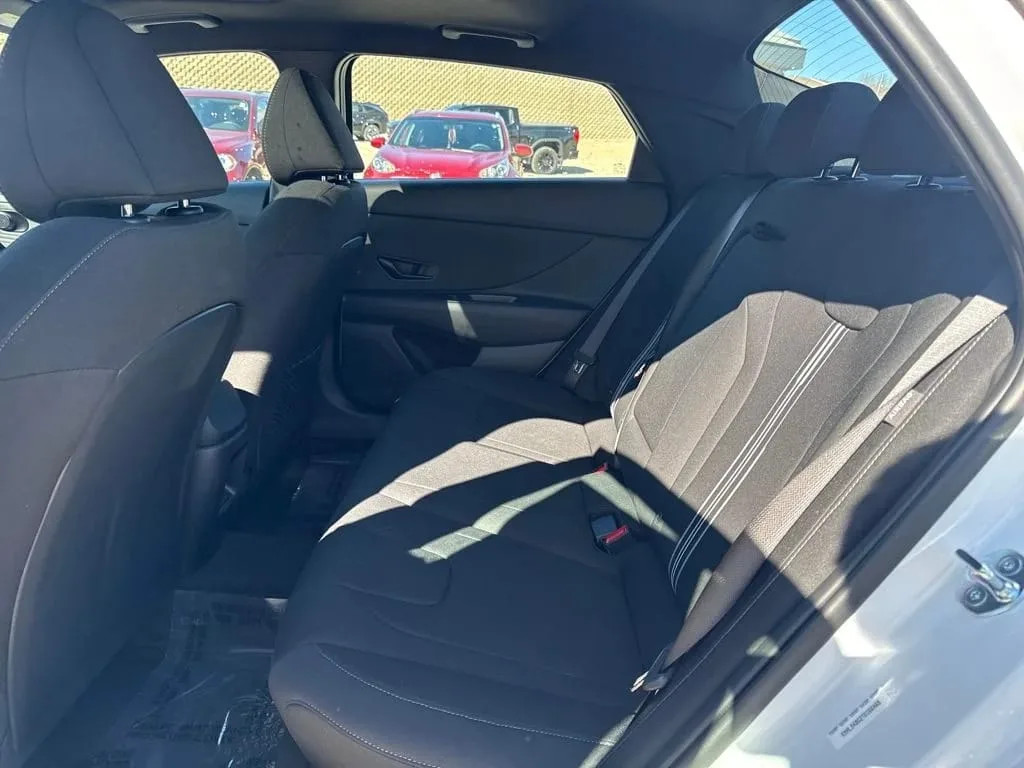 Hyundai Elentra sel sports car 2021 Korean specs 2021 - rear-seats photo 3