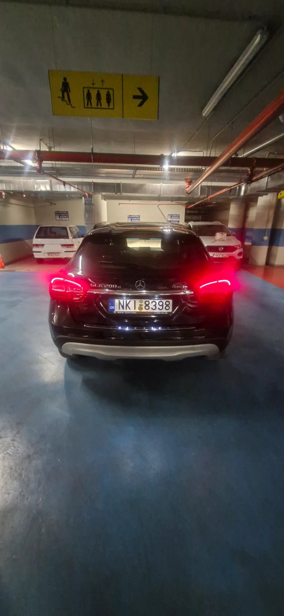 Mercedes-Benz GLA 2016 - rear photo 4