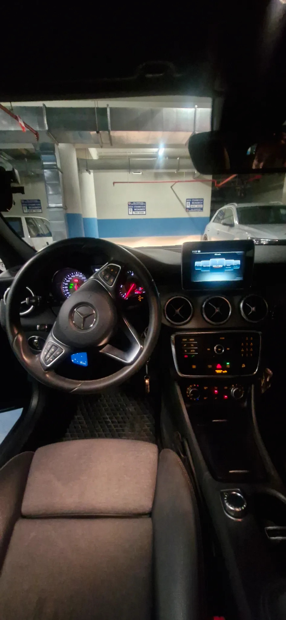 Mercedes-Benz GLA 2016 - driver-seat photo 5