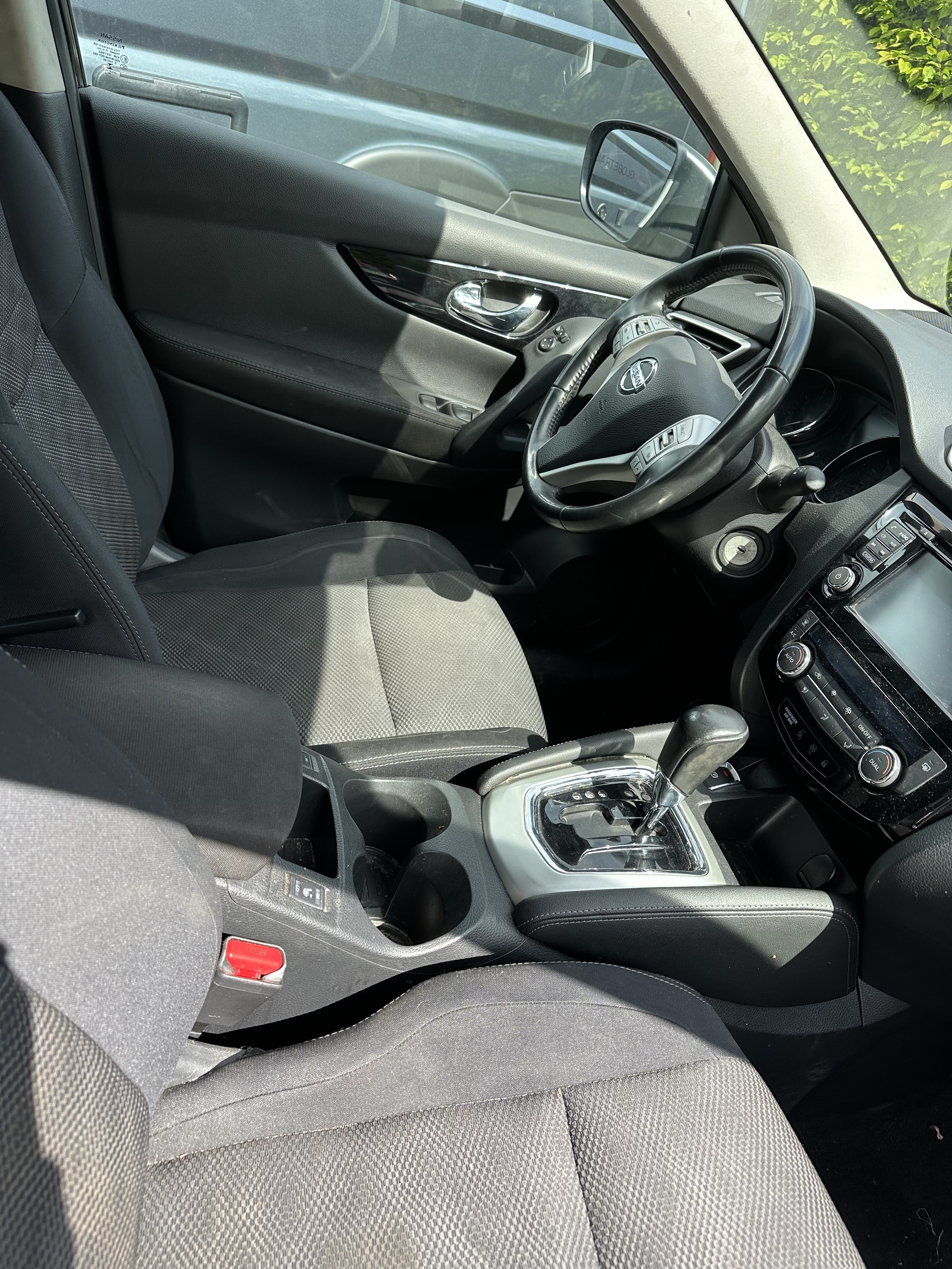 Nissan Qashqai 2015 - driver-seat photo 4