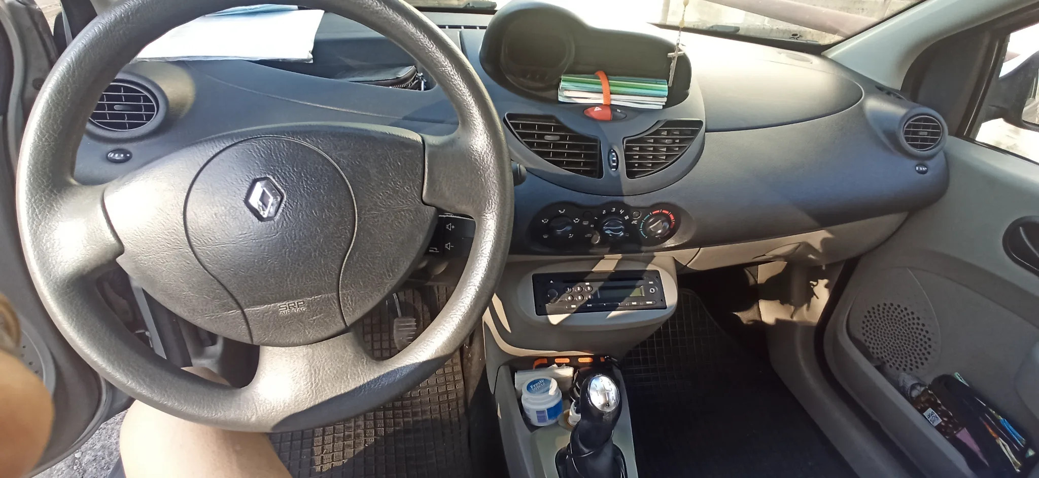Renault Twingo 2009 - driver-seat photo 4
