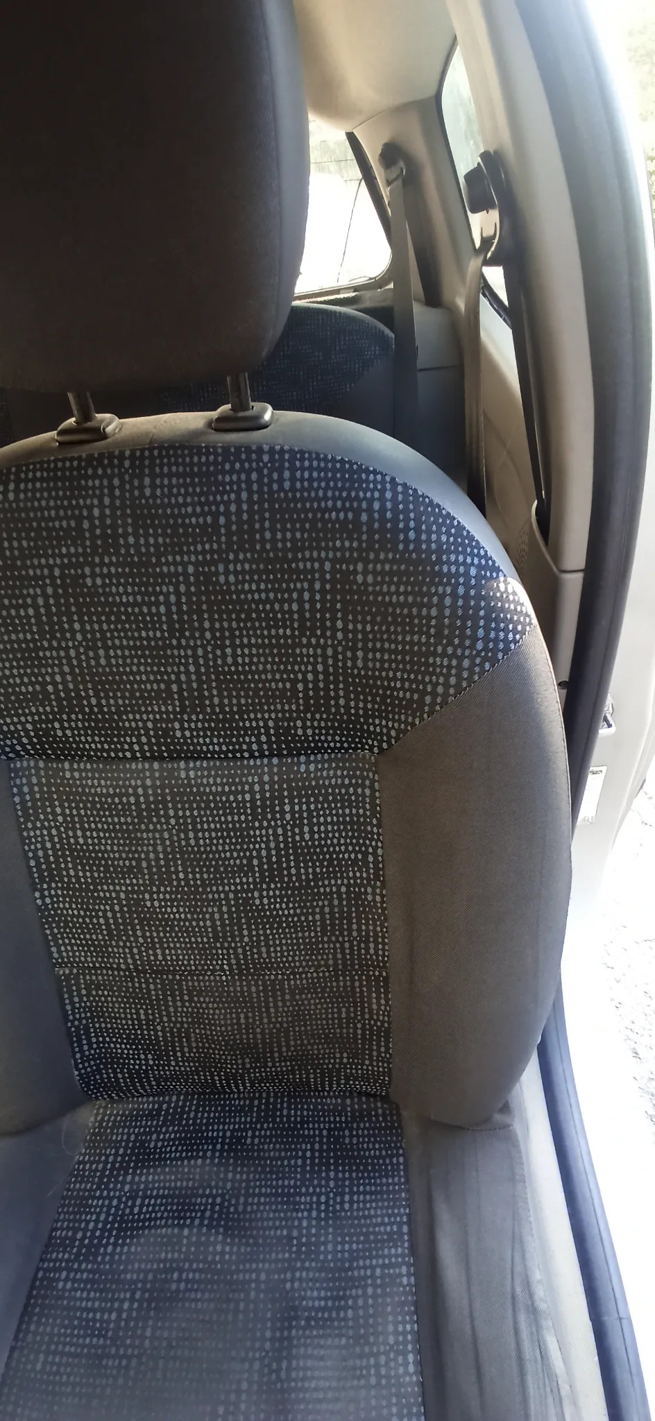 Renault Twingo 2009 - rear-seats photo 5