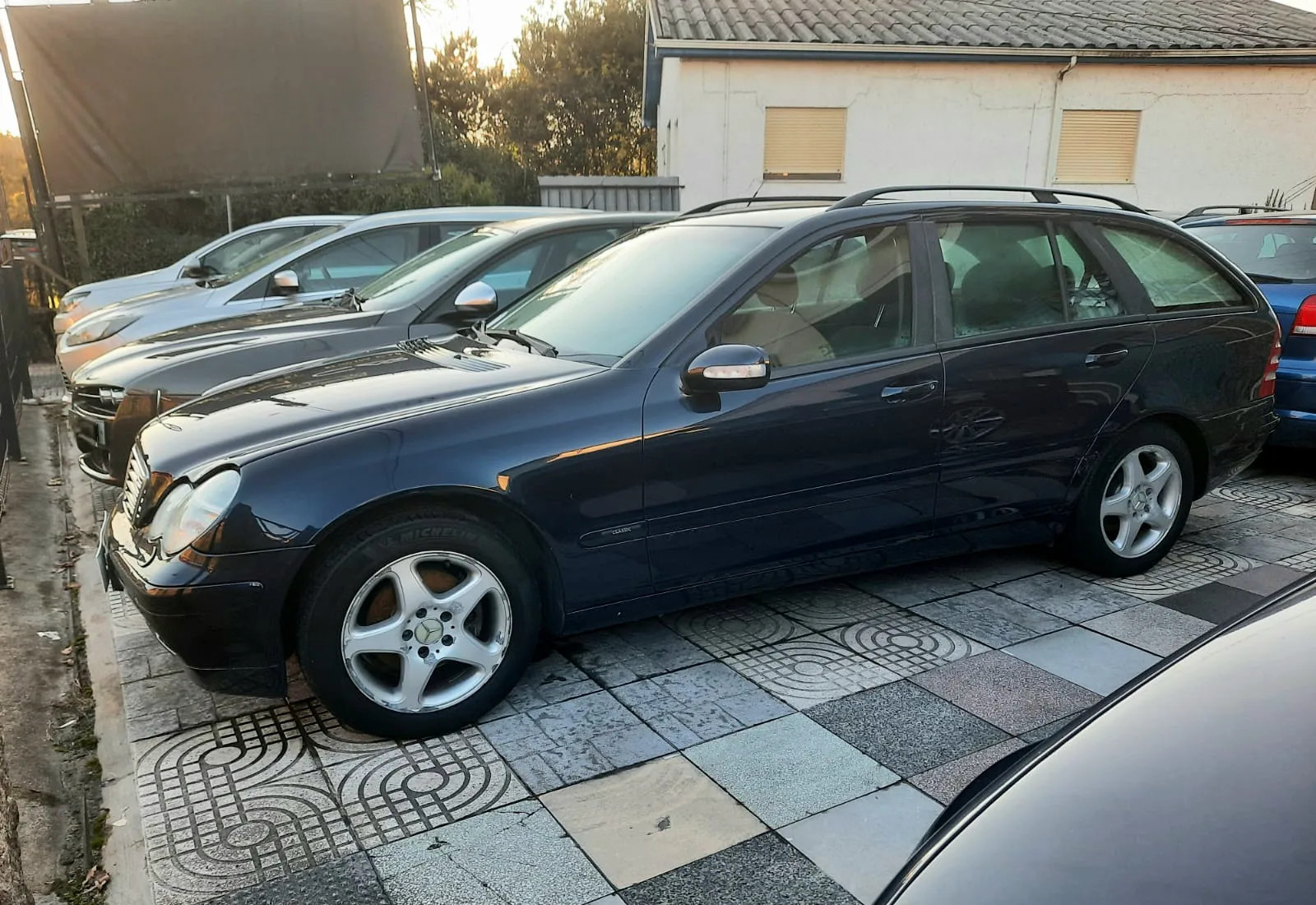 Mercedes-Benz C-Class 2004 - right-side photo 2