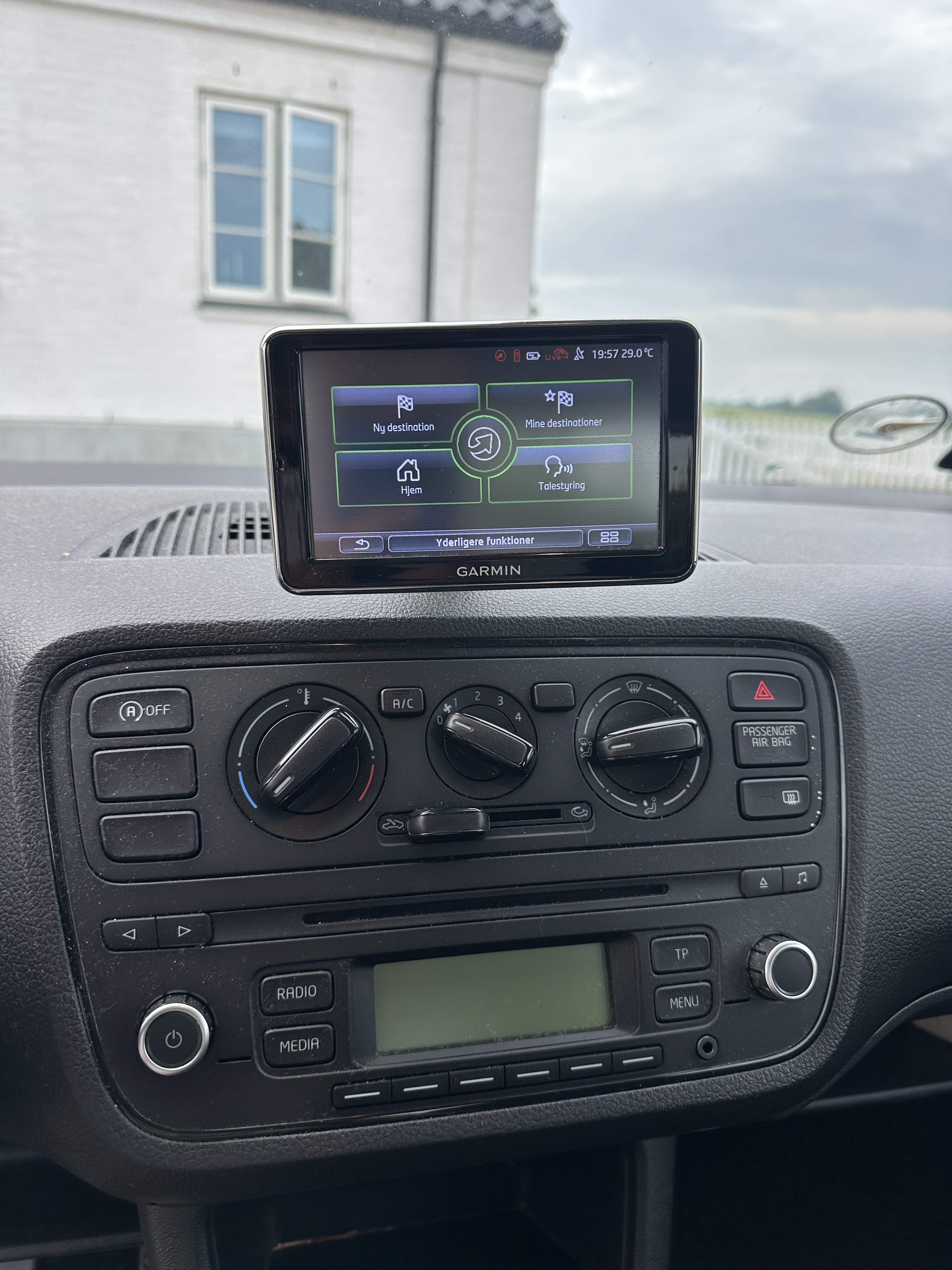 Skoda Citigo 2016 - dashboard photo 5