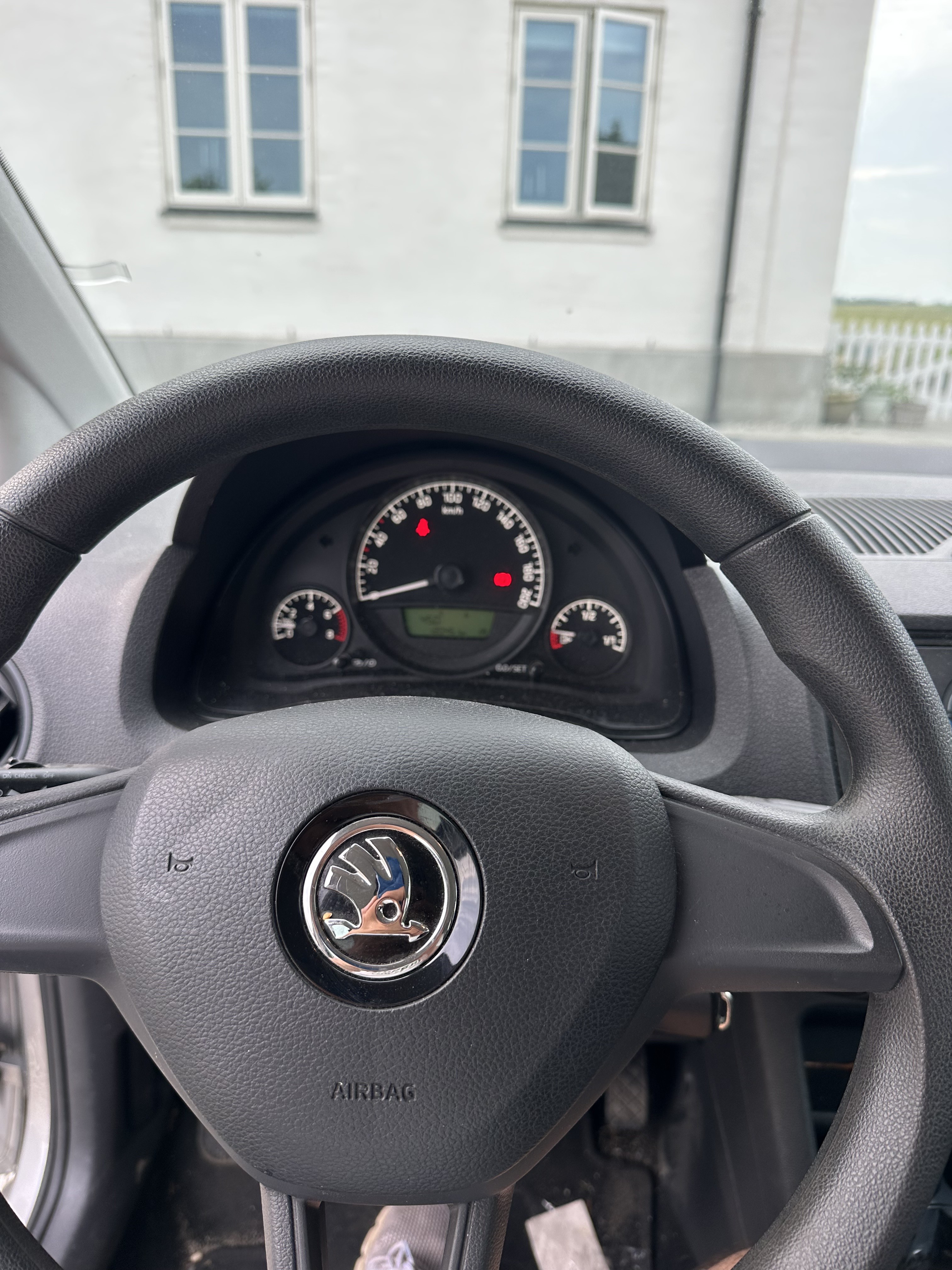 Skoda Citigo 2016 - driver-seat photo 4