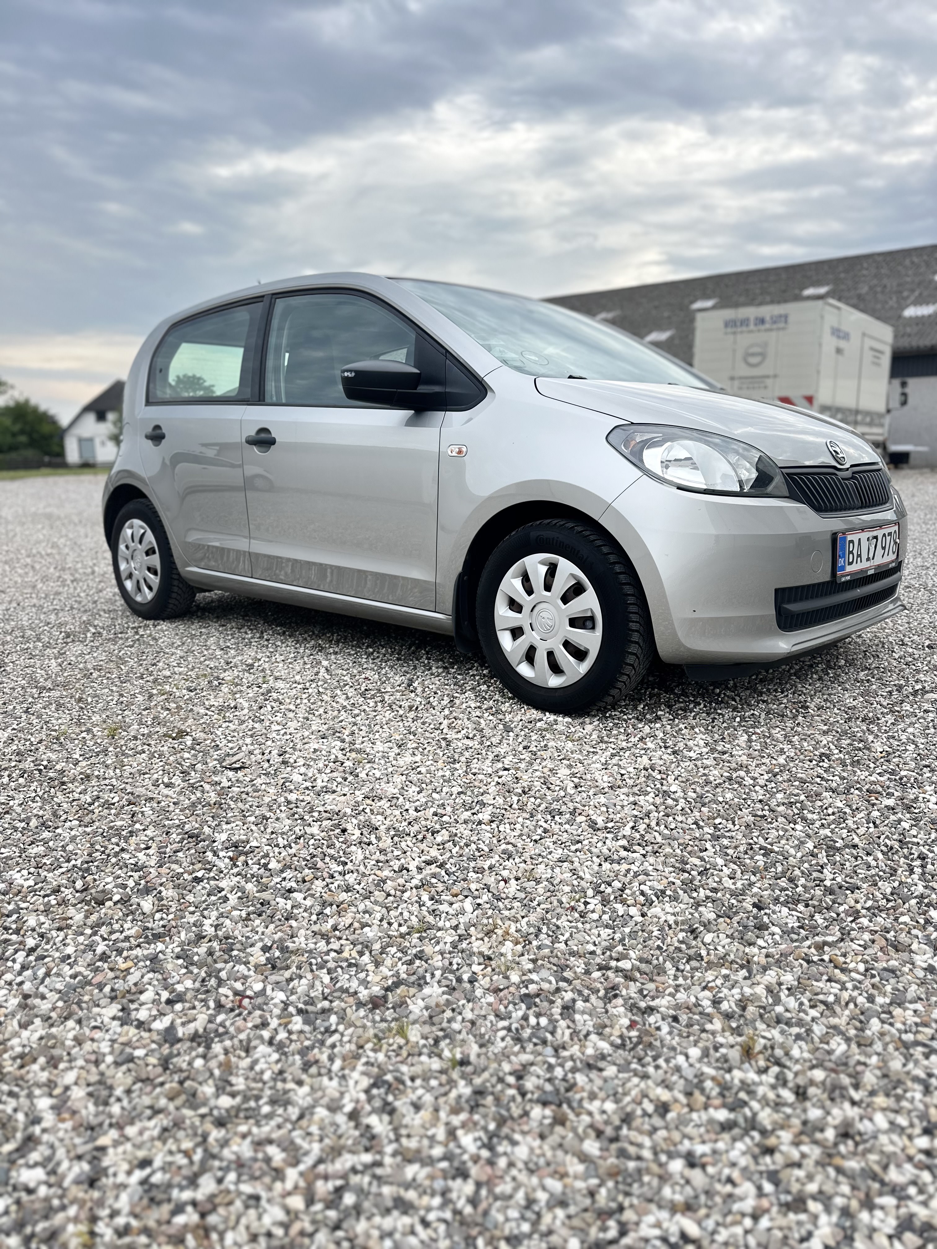 Skoda Citigo 2016 - front-left photo 1
