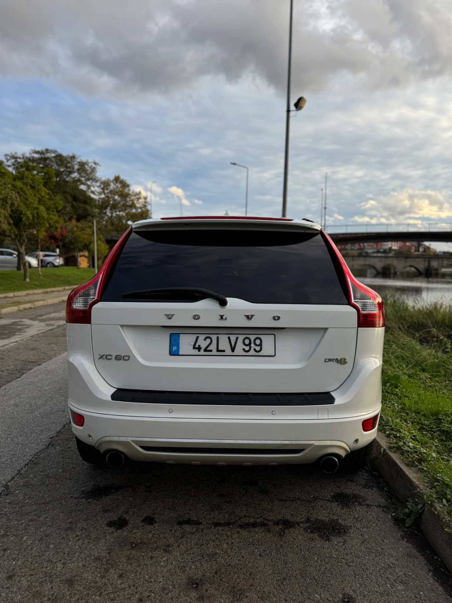 Volvo XC60 2011 - rear-left photo 1
