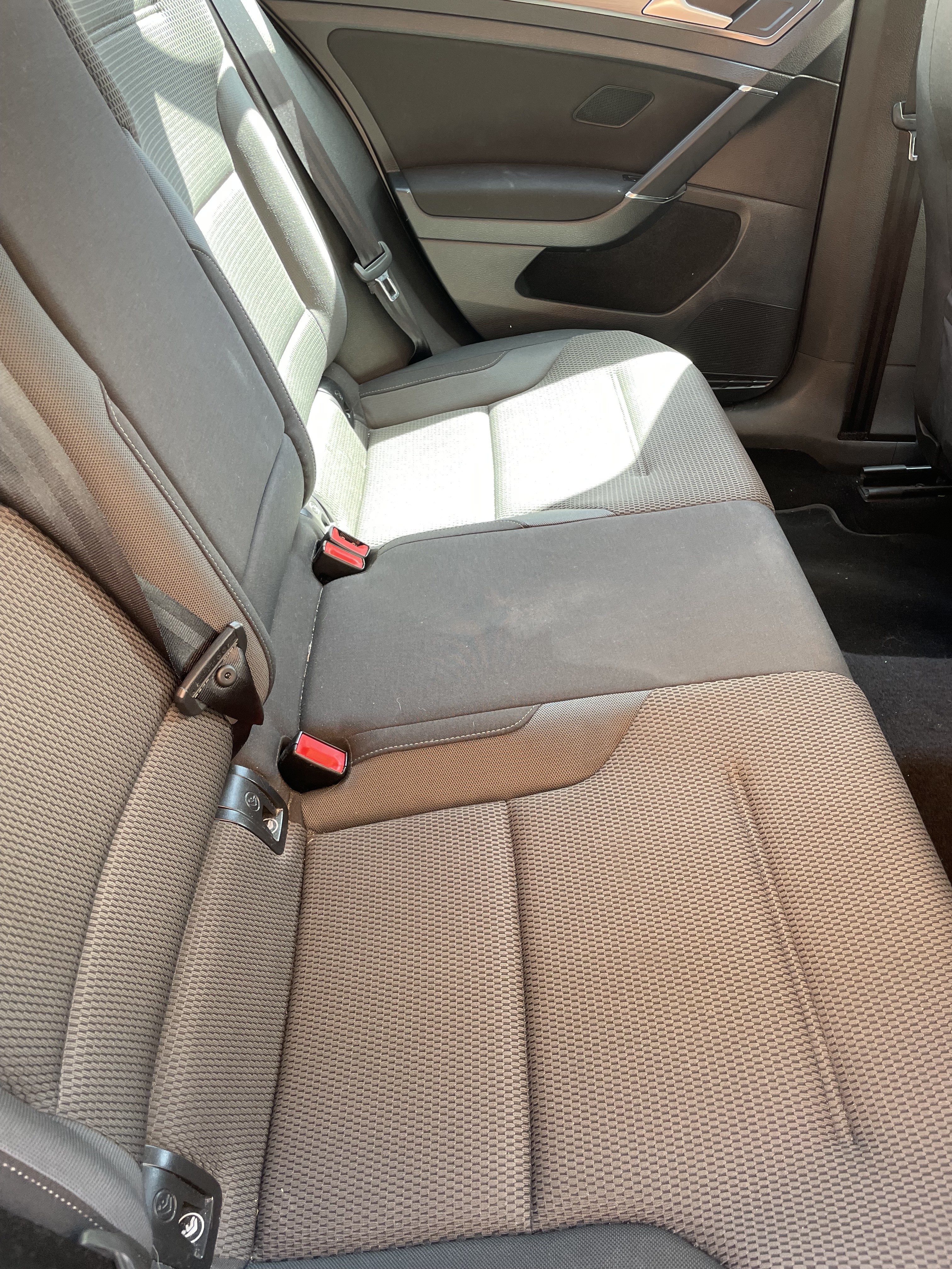 VOLKSWAGEN GOLF 2018 - rear-seats photo 5