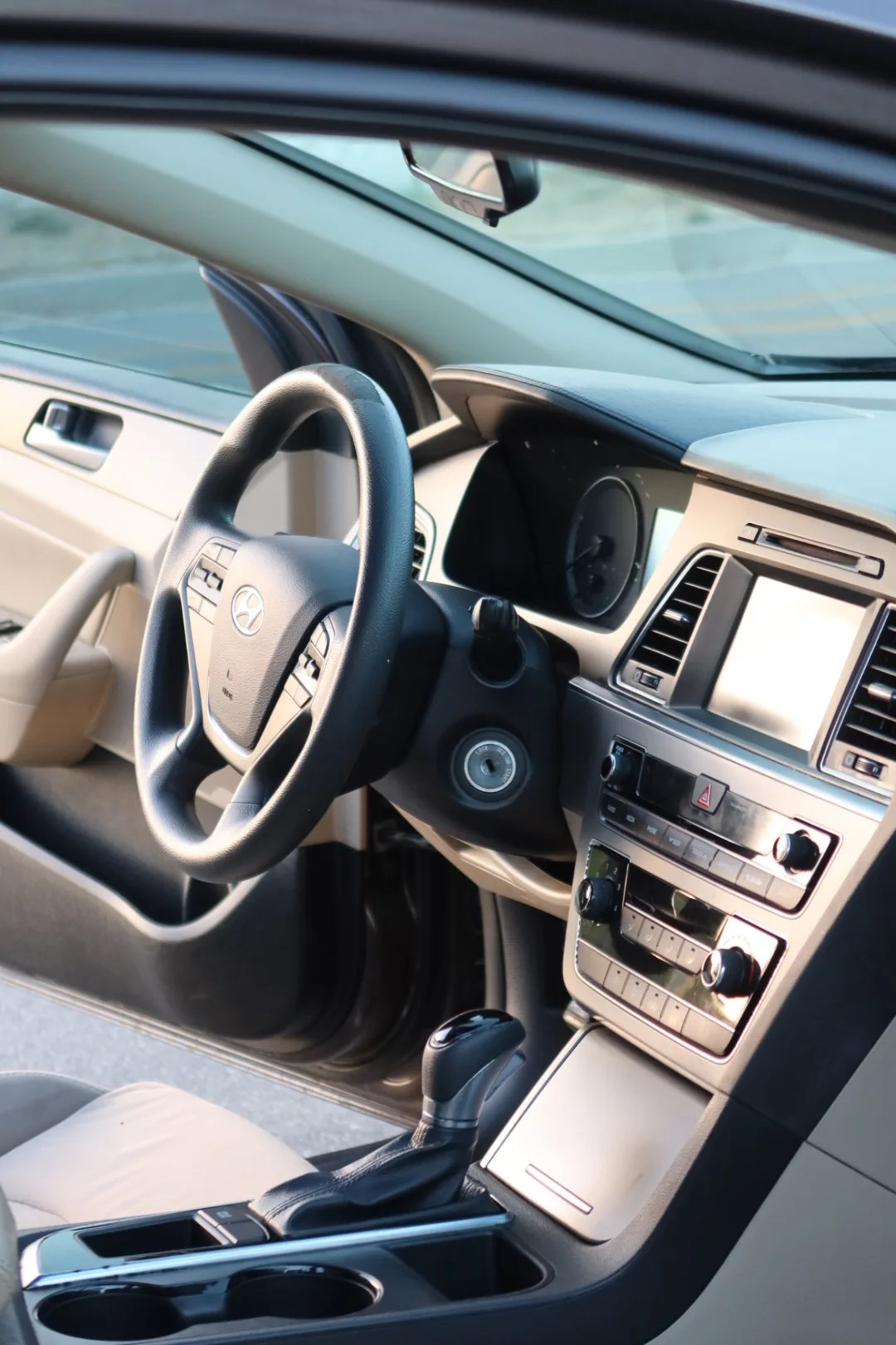 Hyundai Sonata 2016 - driver-seat photo 4
