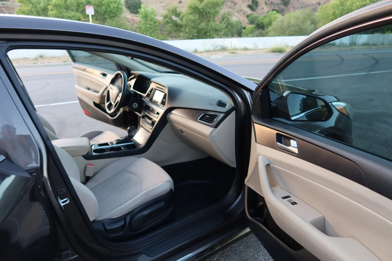 Hyundai Sonata 2016 - front-passenger photo 5