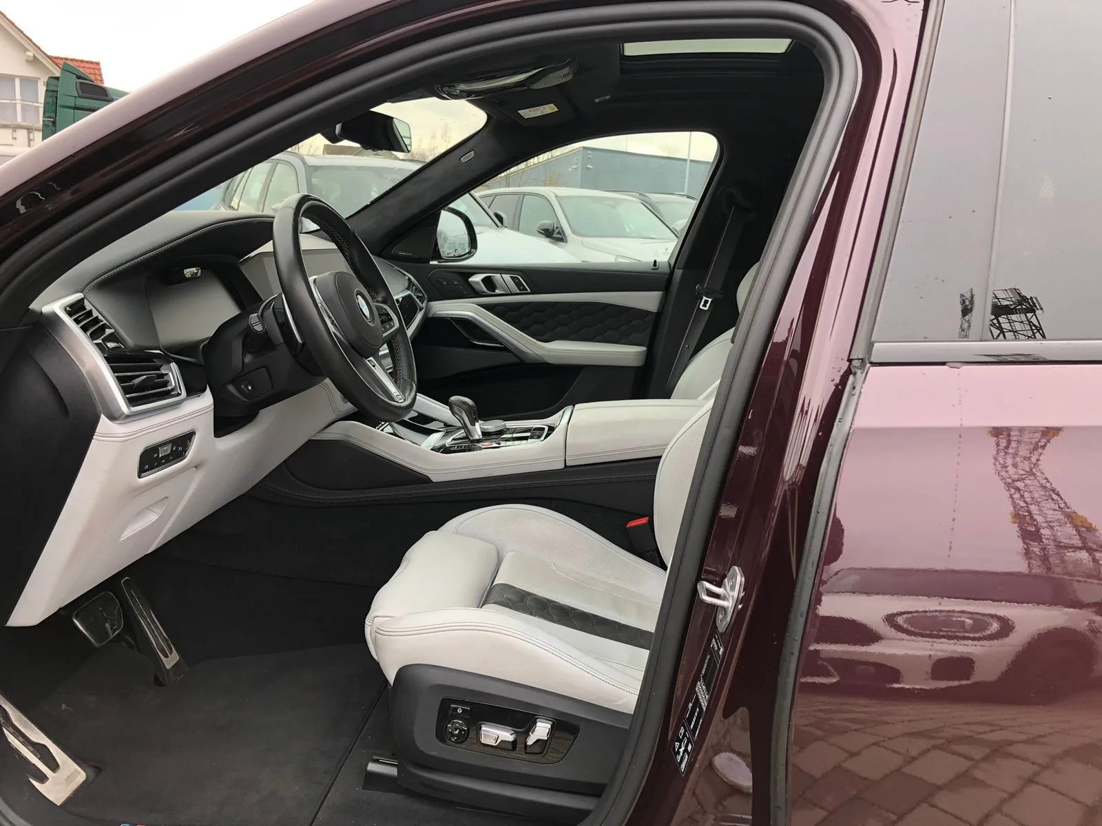 BMW X6 2020 - driver-seat photo 3