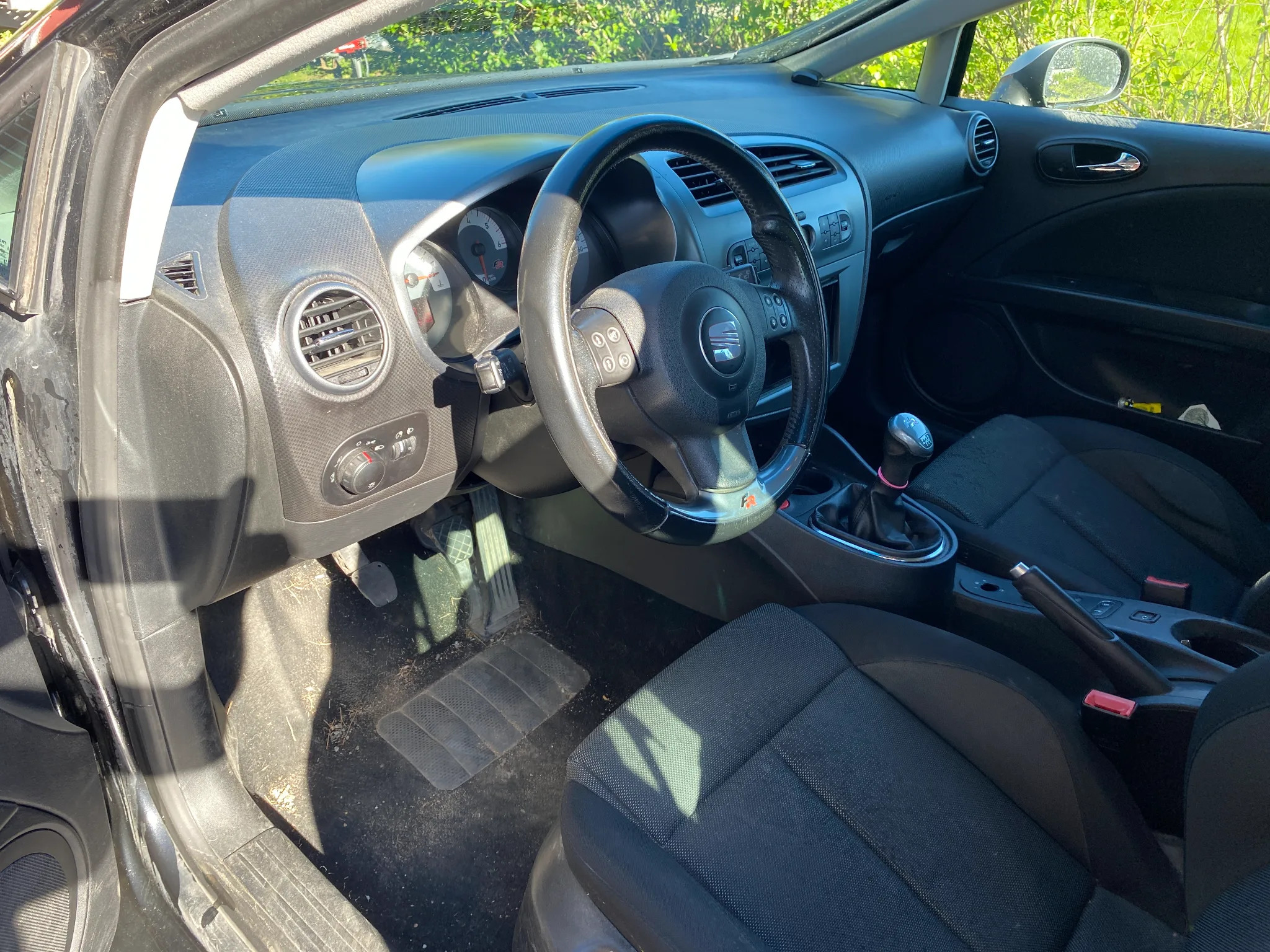 SEAT Leon 2008 - driver-seat photo 5