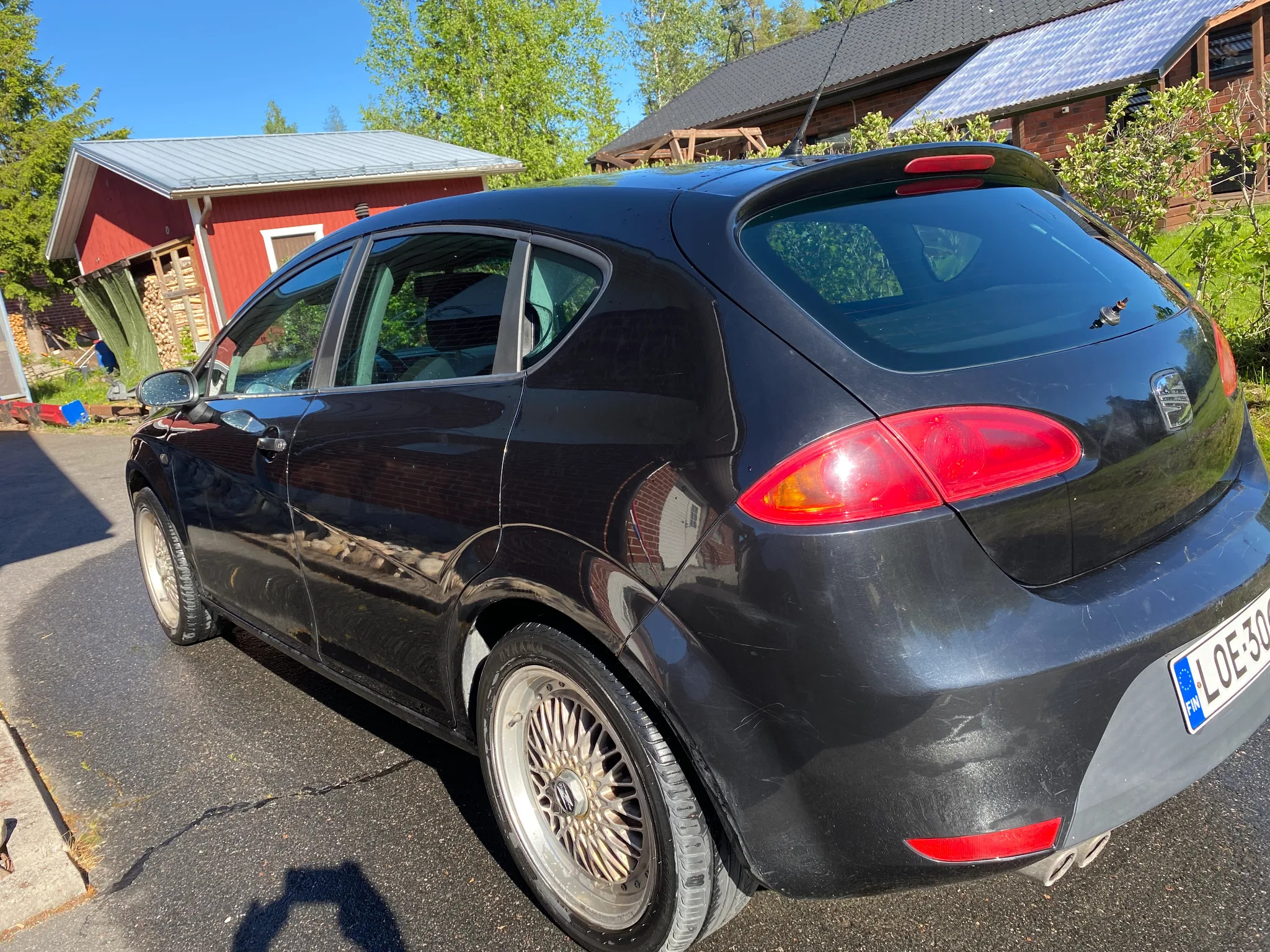 SEAT Leon 2008 - rear-right photo 4
