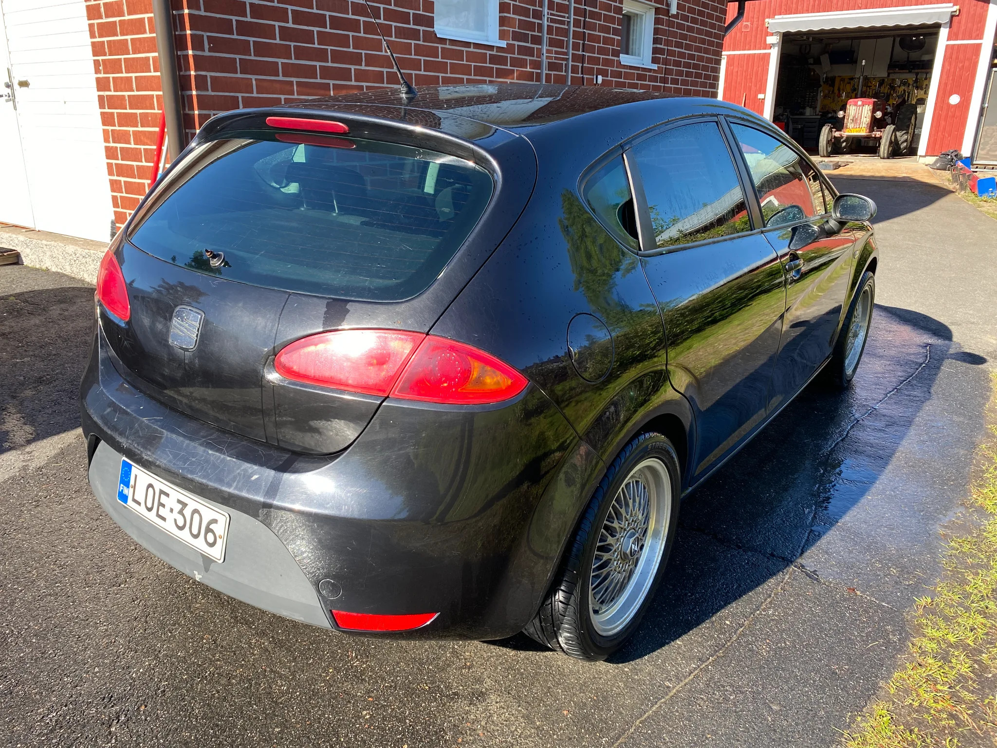 SEAT Leon 2008 - rear-left photo 3
